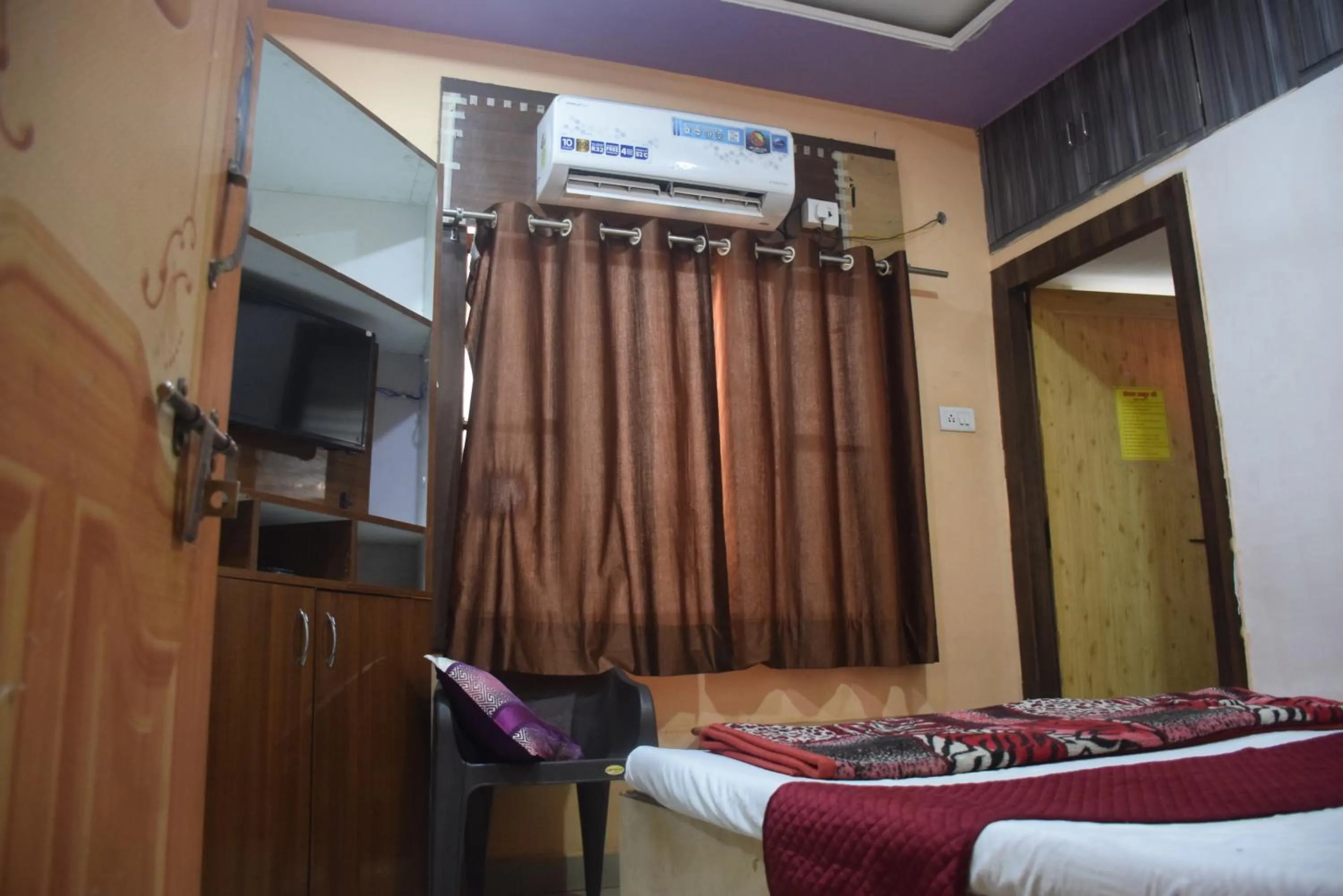 Photo of the whole room in Hotel Thakur Ji