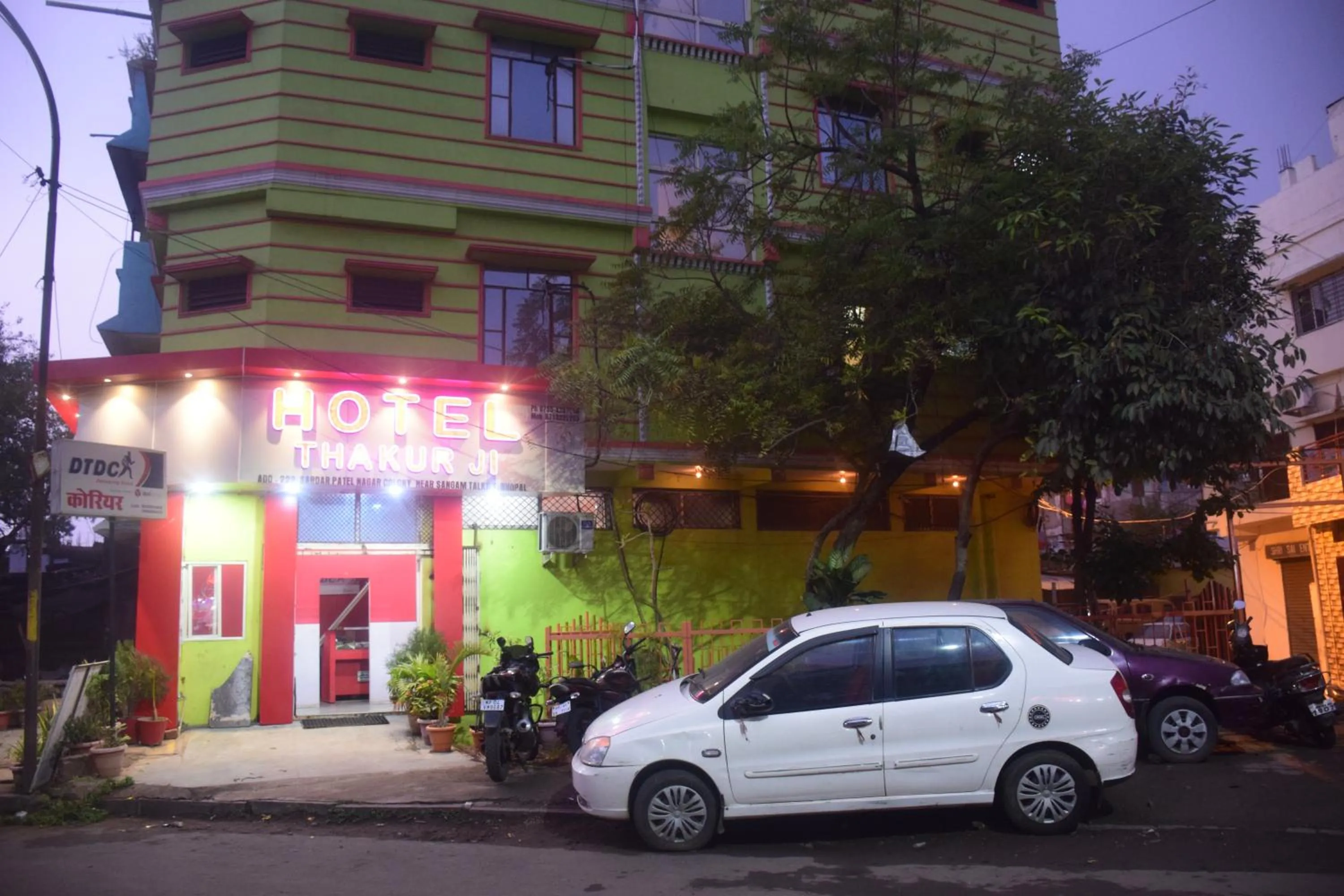 Property building in Hotel Thakur Ji