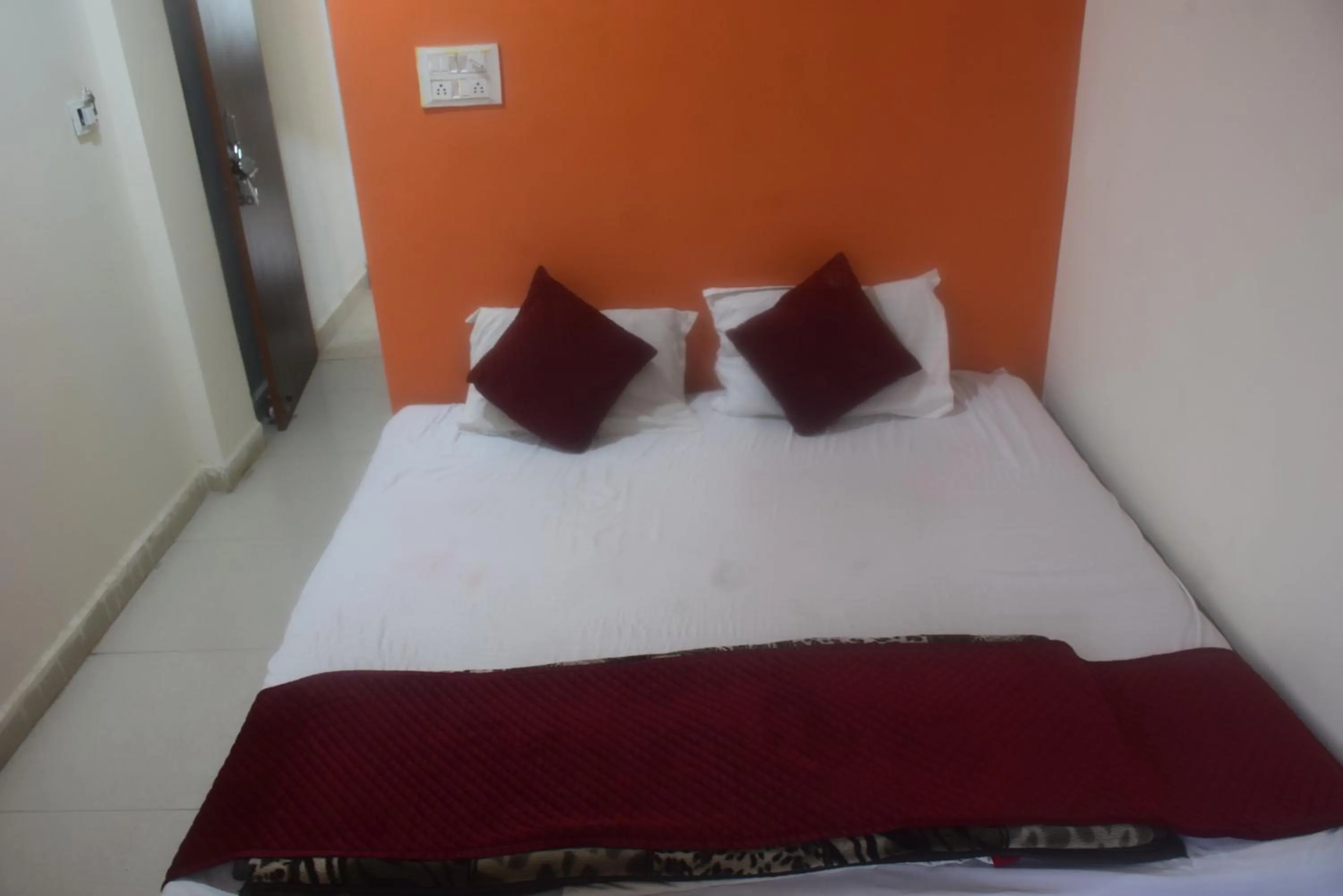 Bed in Hotel Thakur Ji