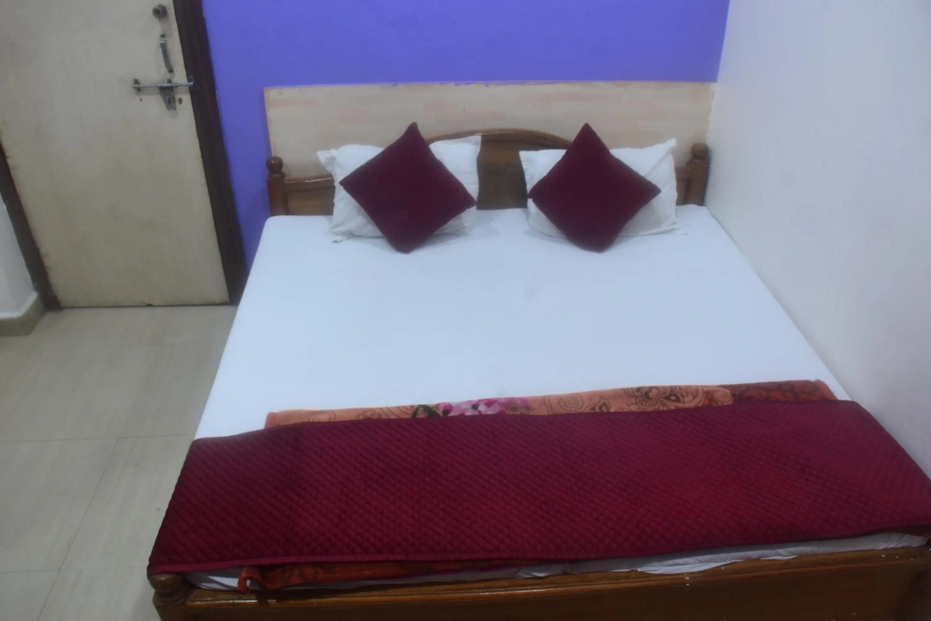 Bed in Hotel Thakur Ji