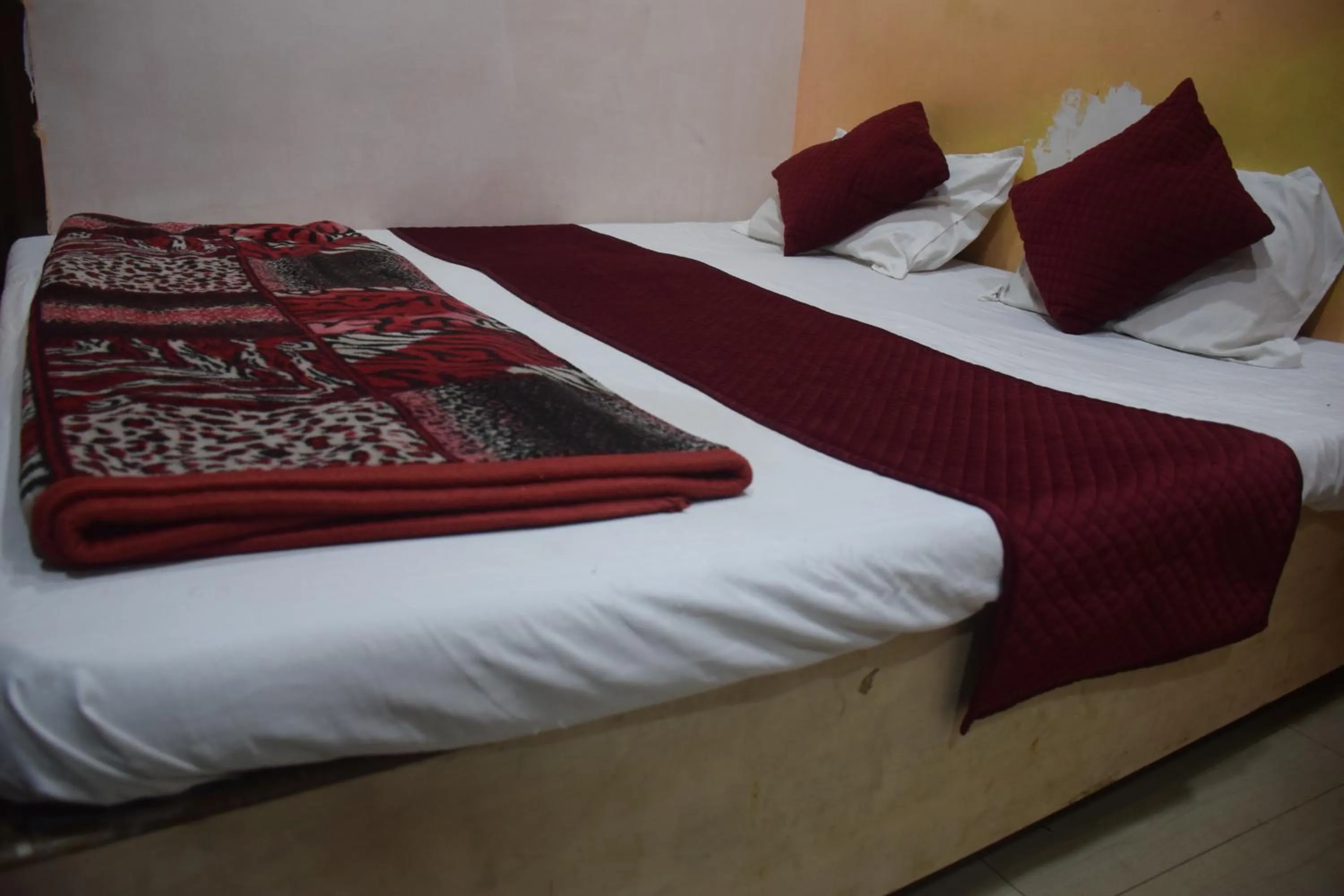 Bed in Hotel Thakur Ji