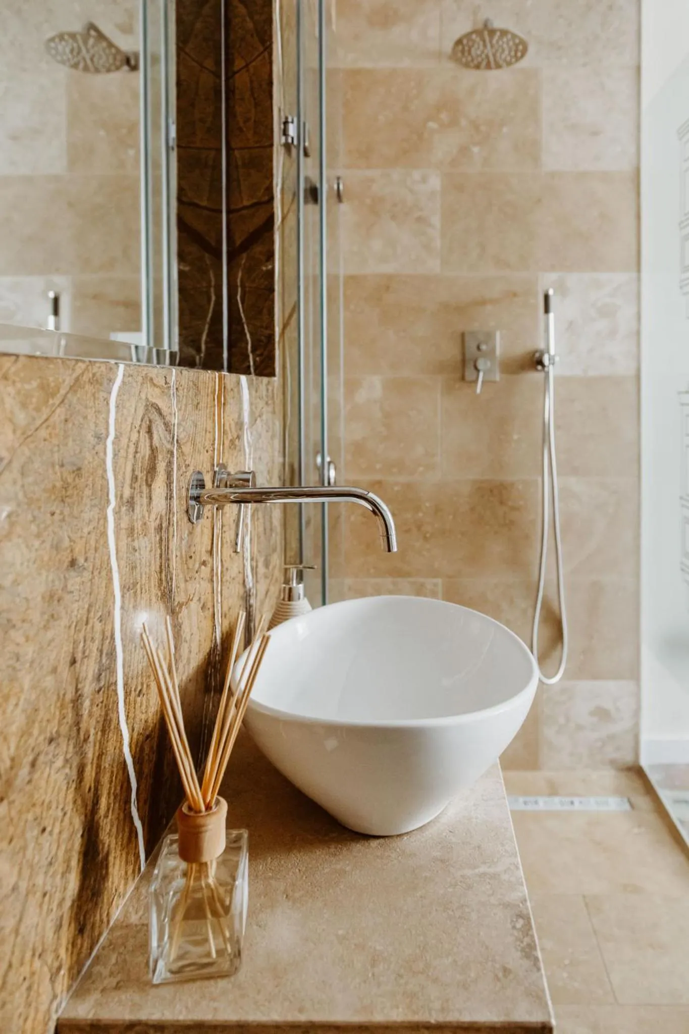 Shower in Independence MALTA APARTMENTS