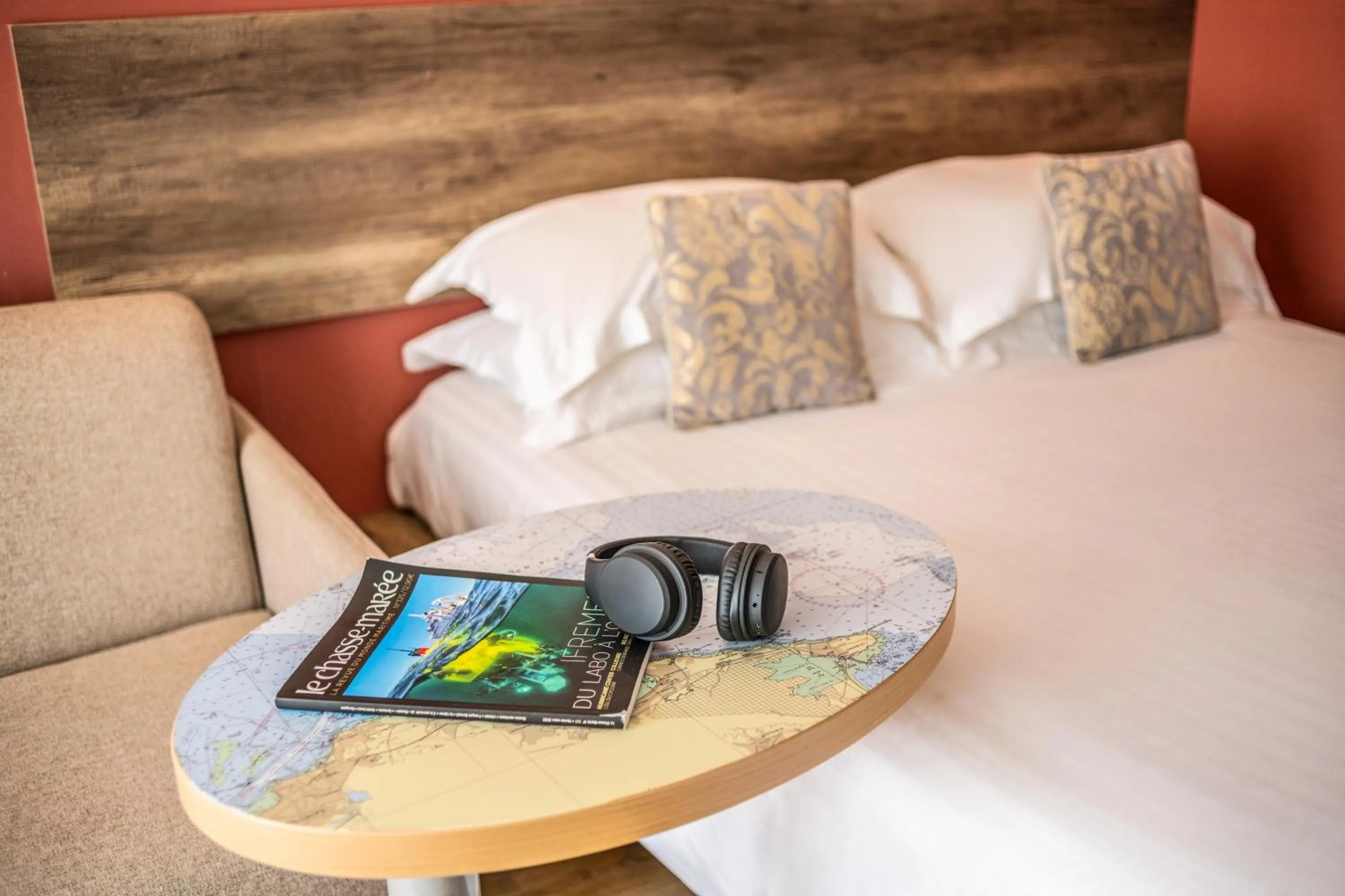 Bedroom, Bed in Hôtel Le Lichen De La Mer
