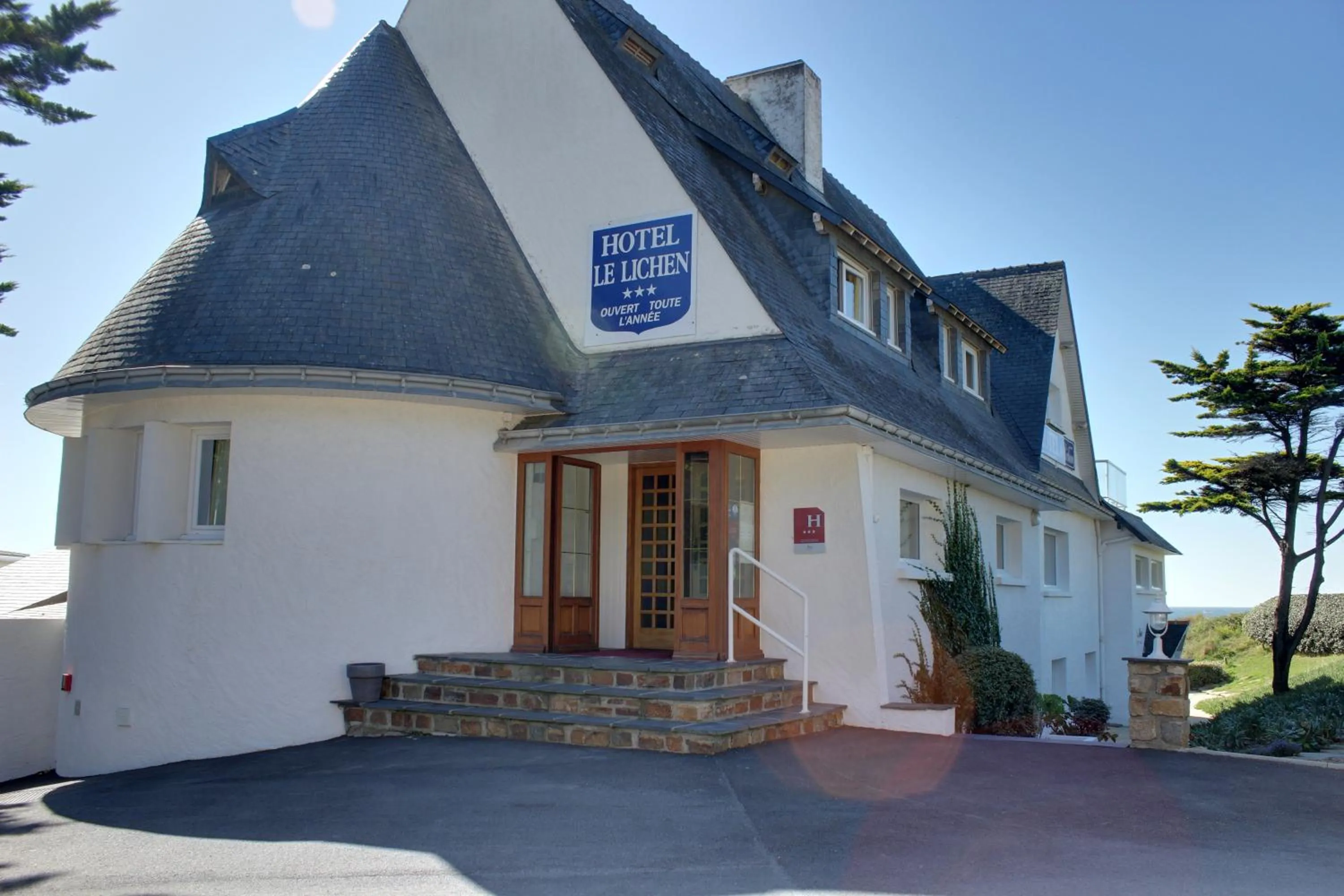 Property building in Hôtel Le Lichen De La Mer