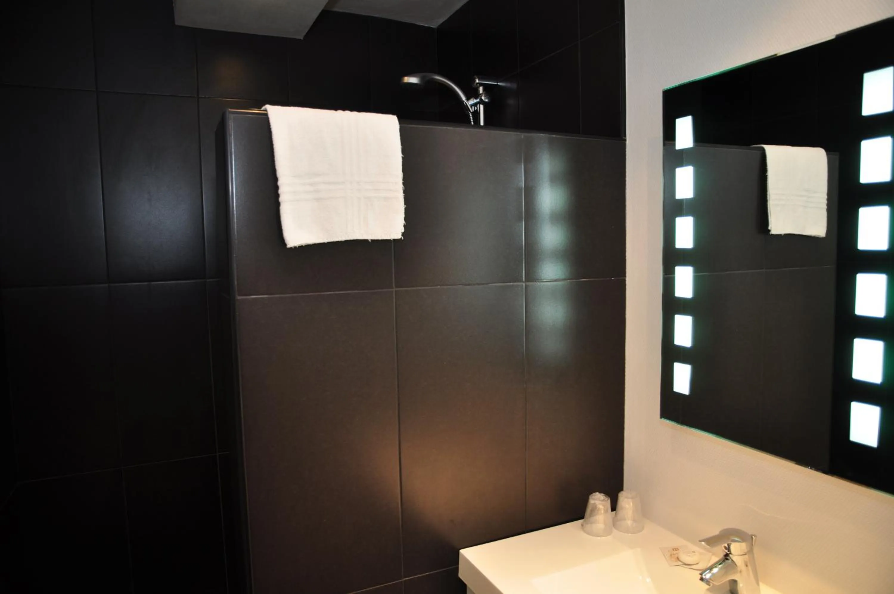 Bathroom in Hôtel Le Lichen De La Mer