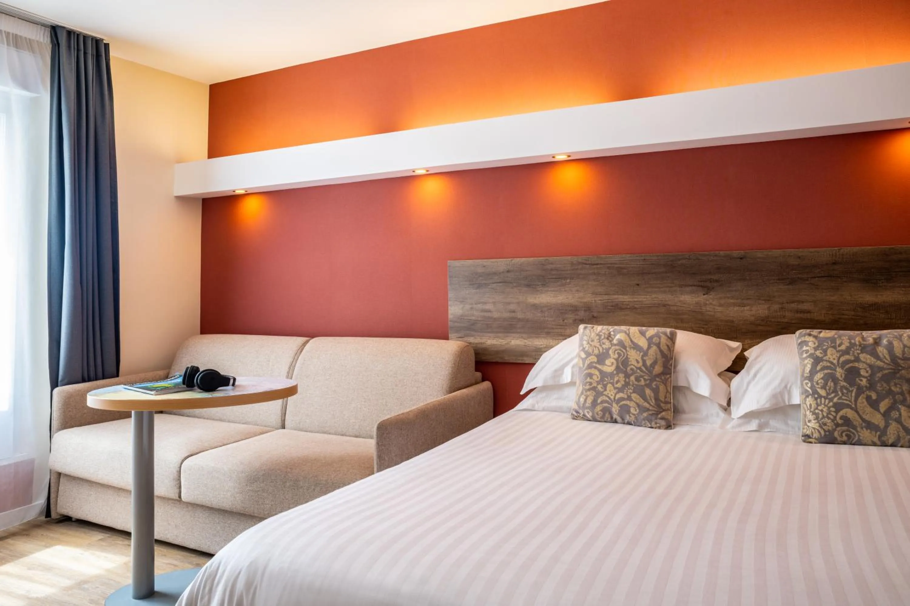 Bedroom, Bed in Hôtel Le Lichen De La Mer