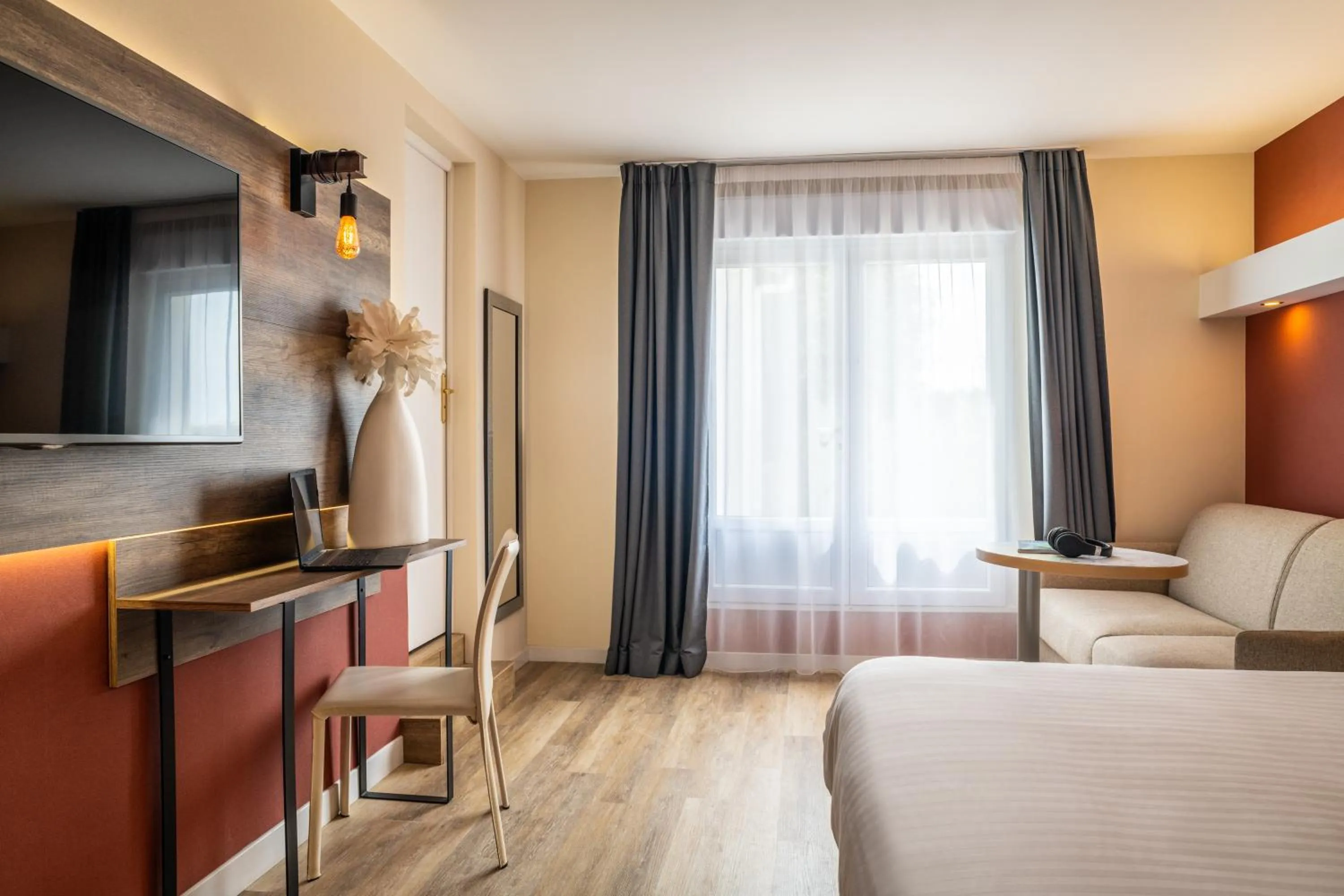 Bedroom in Hôtel Le Lichen De La Mer
