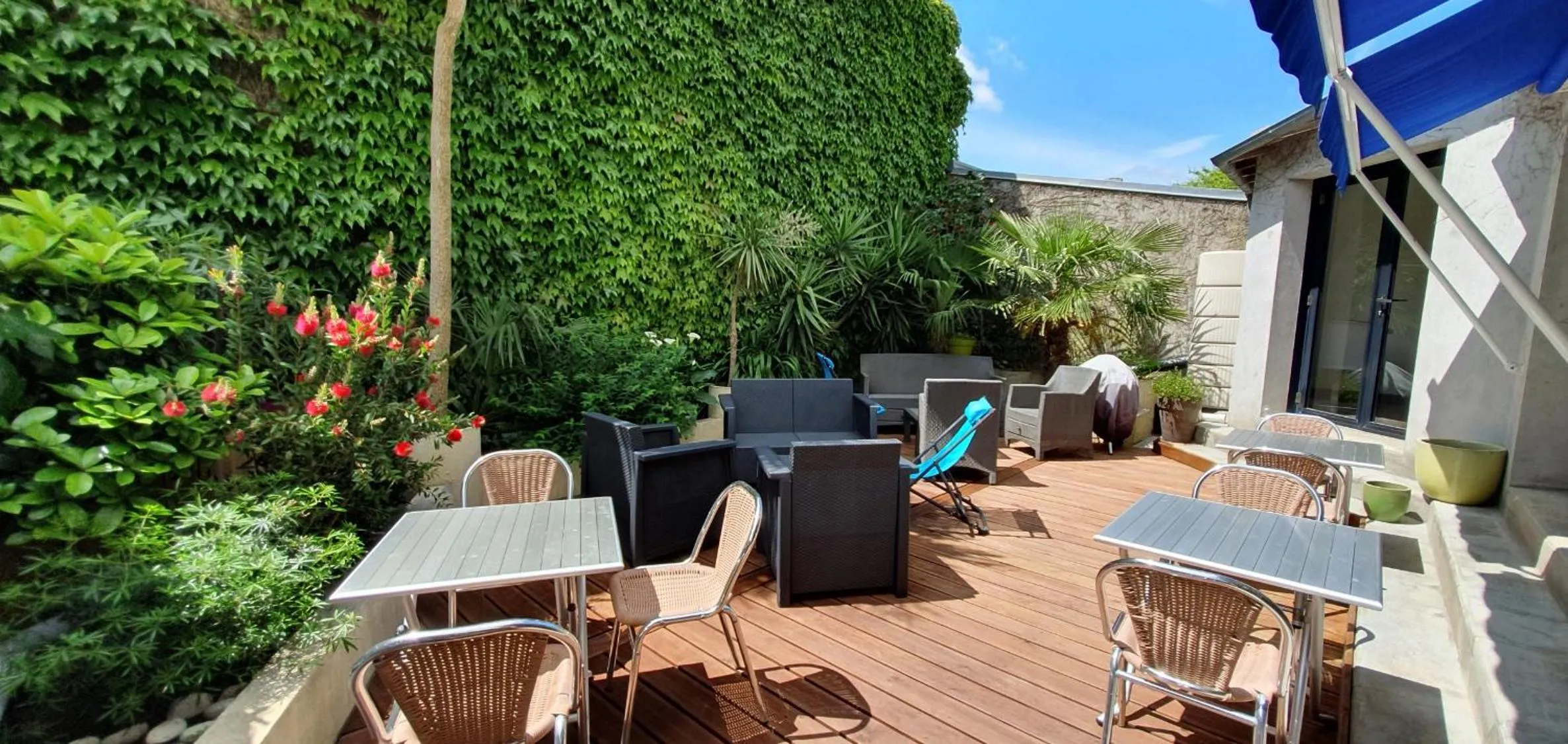 Patio in The Originals City, Hôtel Les Océanes, Lorient