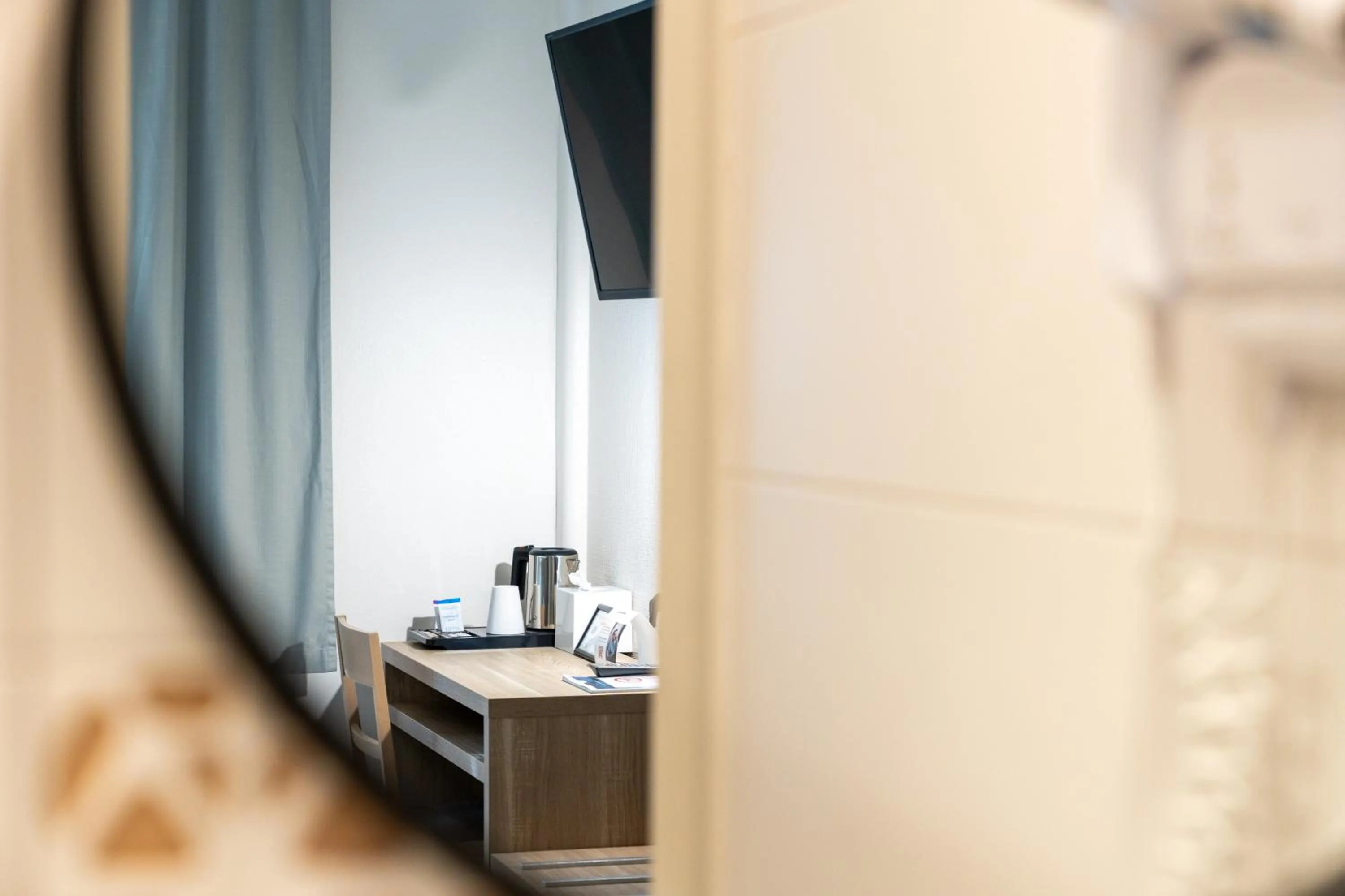 Coffee/tea facilities in The Originals City, Hôtel Les Océanes, Lorient