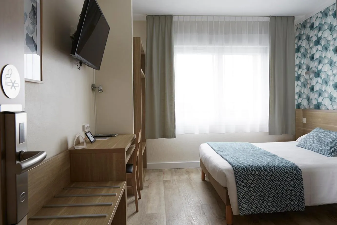 Property building, Bed in The Originals City, Hôtel Les Océanes, Lorient