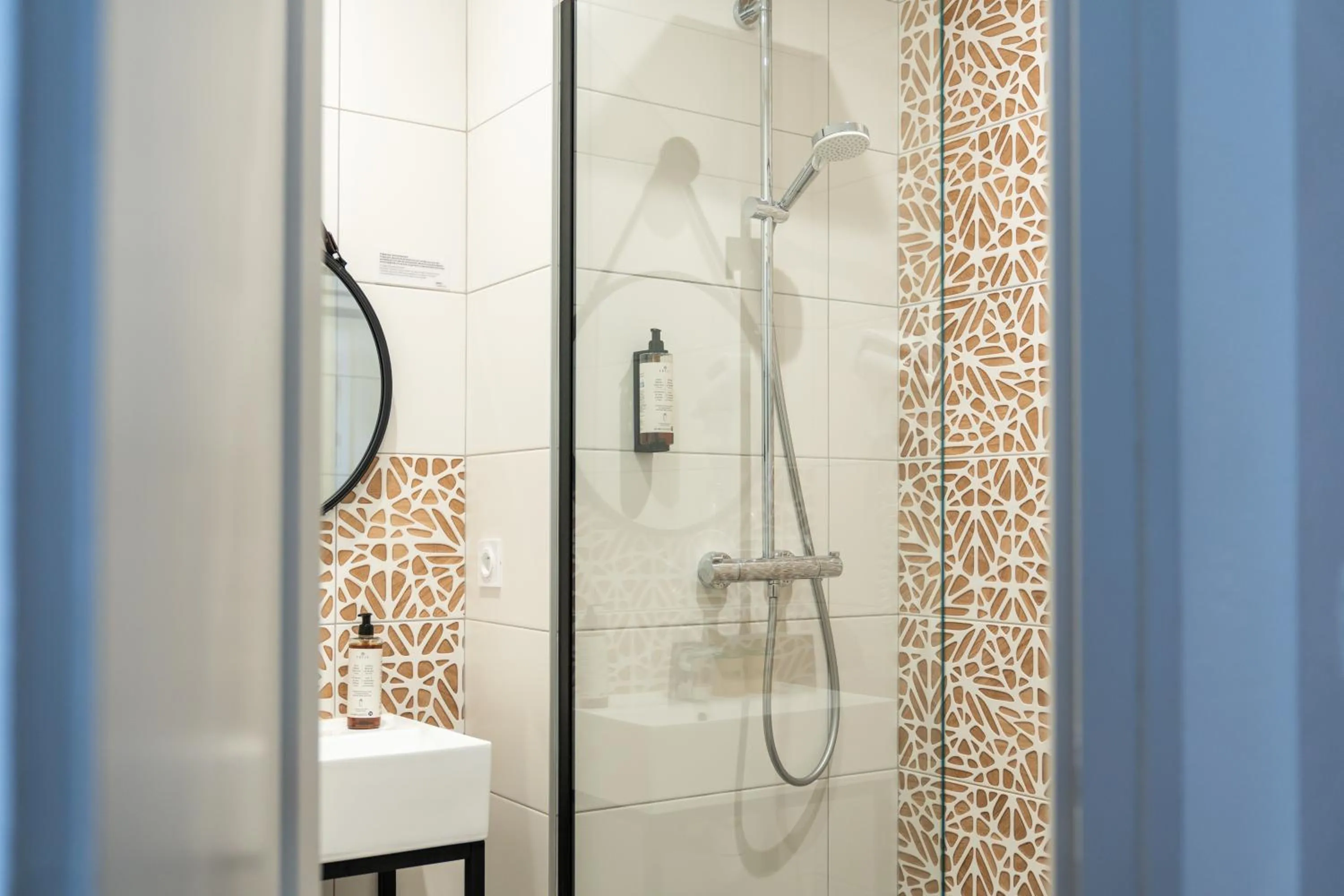Shower in The Originals City, Hôtel Les Océanes, Lorient