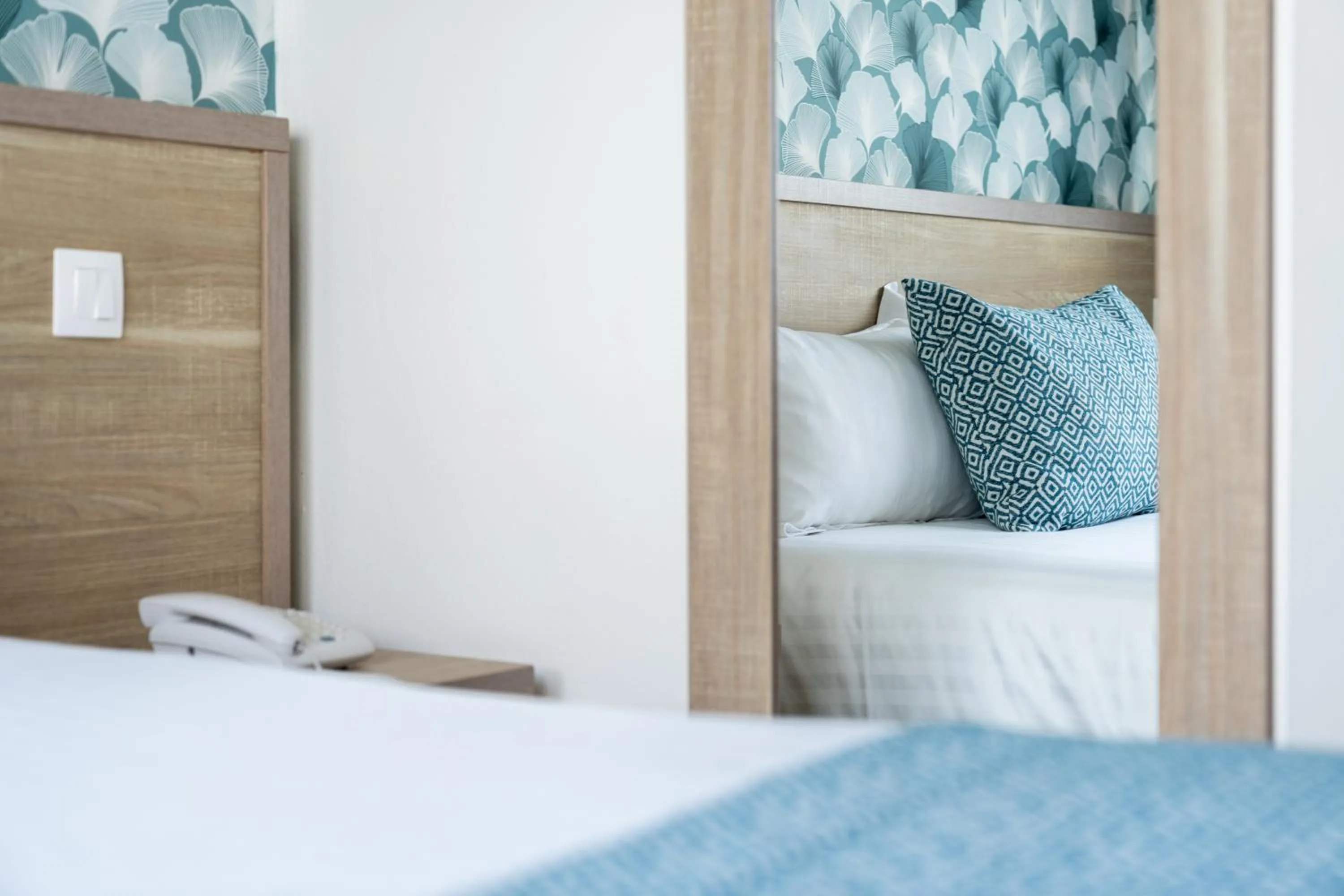 Bedroom, Bed in The Originals City, Hôtel Les Océanes, Lorient