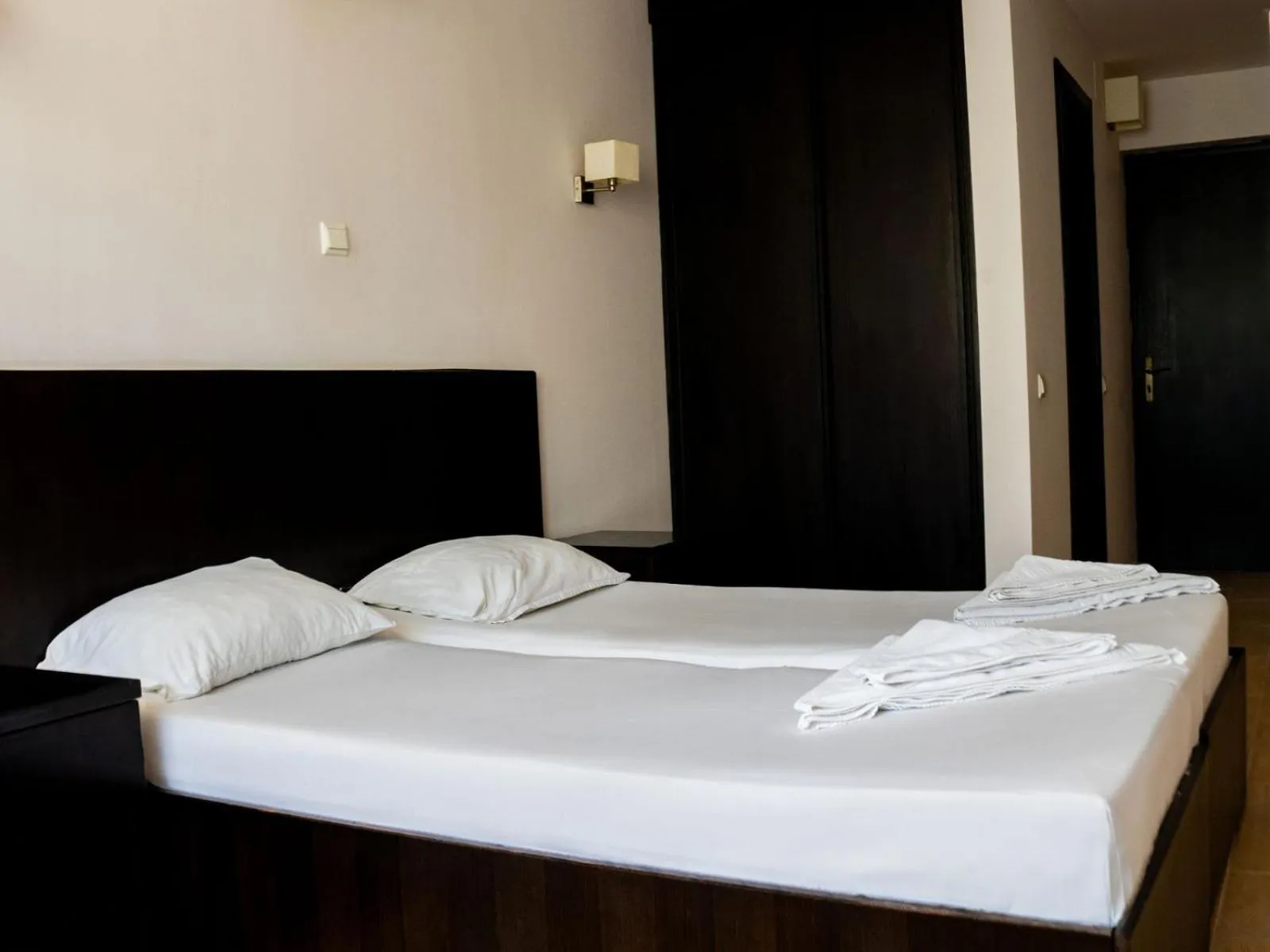 Photo of the whole room, Bed in Complex Vraja Mării Costinești