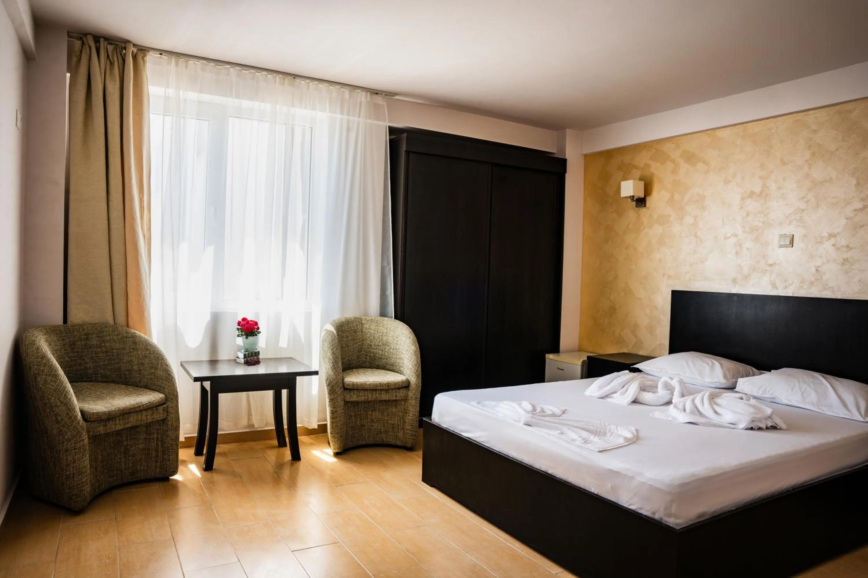 Photo of the whole room, Bed in Complex Vraja Mării Costinești