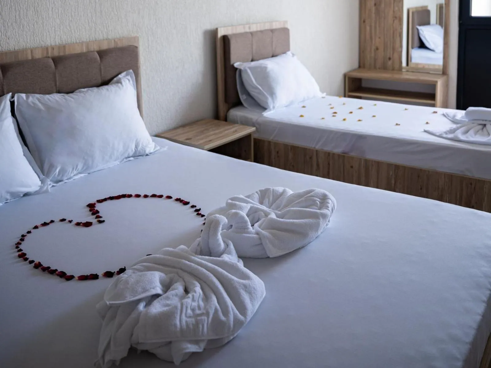 Photo of the whole room, Bed in Complex Vraja Mării Costinești