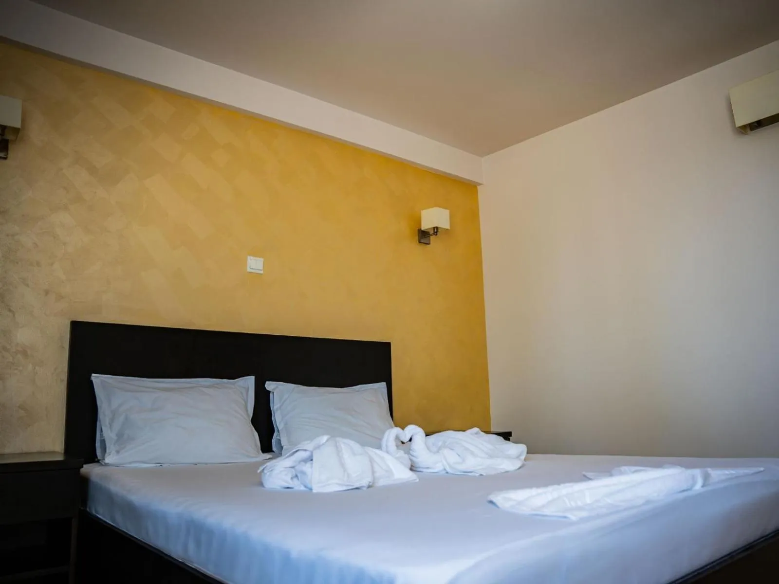 Photo of the whole room, Bed in Complex Vraja Mării Costinești