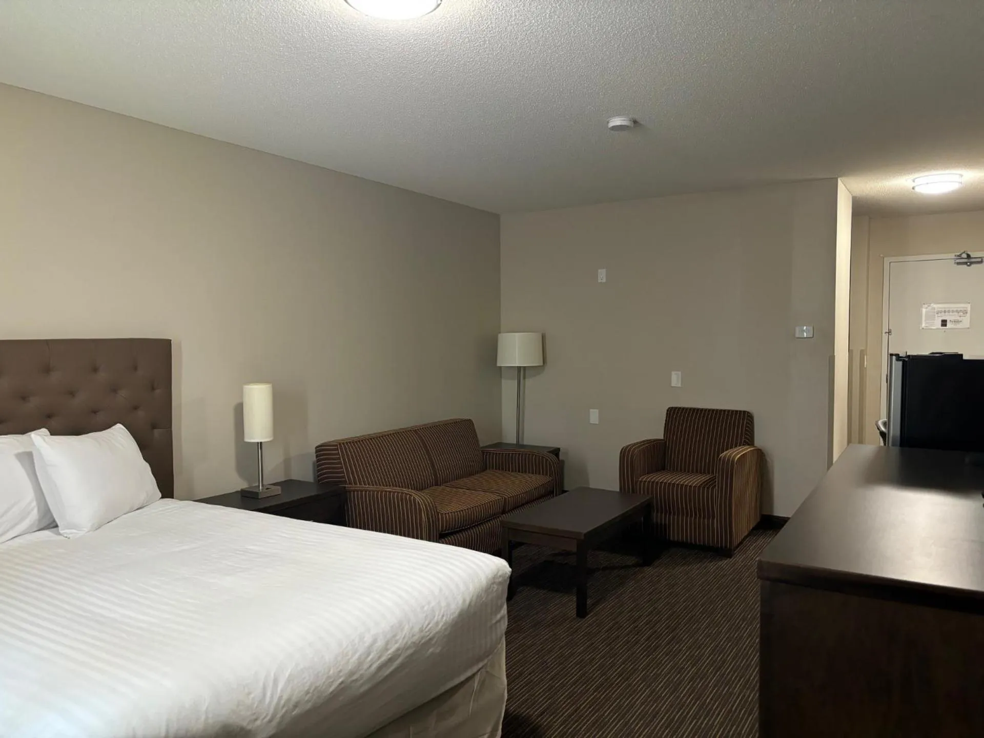 Living room, Bed in Ramada by Wyndham Estevan