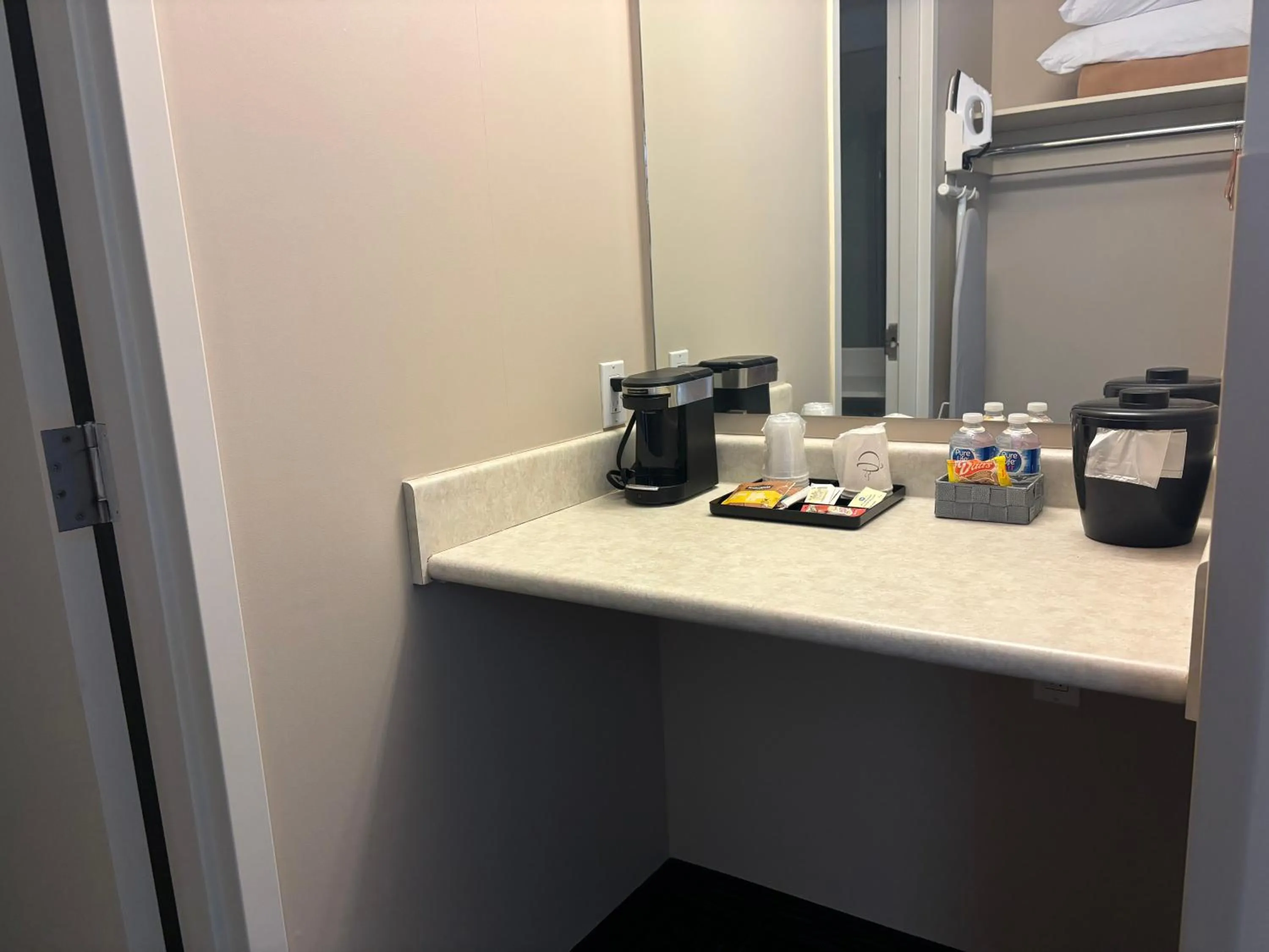 Coffee/tea facilities in Ramada by Wyndham Estevan