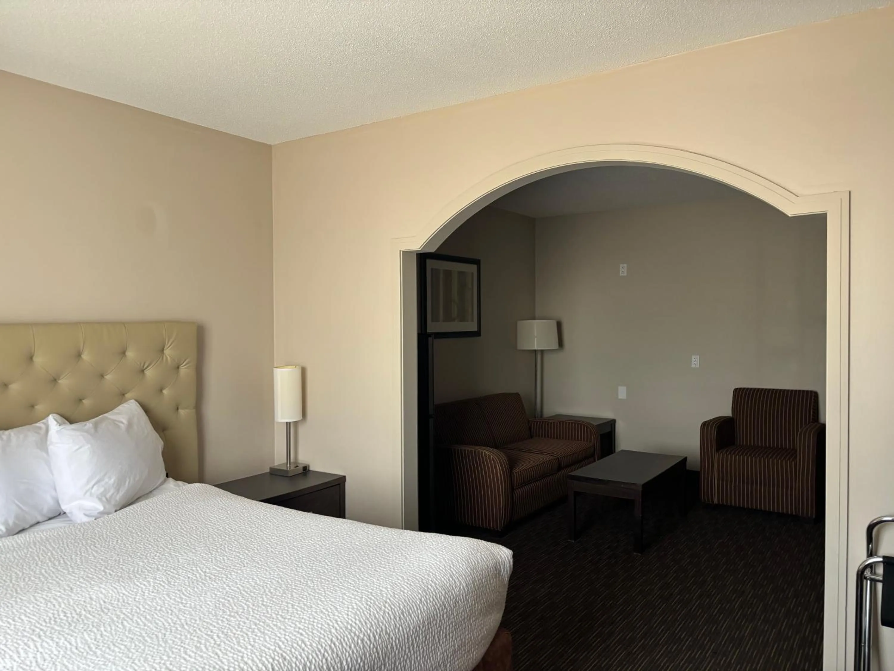 Bedroom, Bed in Ramada by Wyndham Estevan