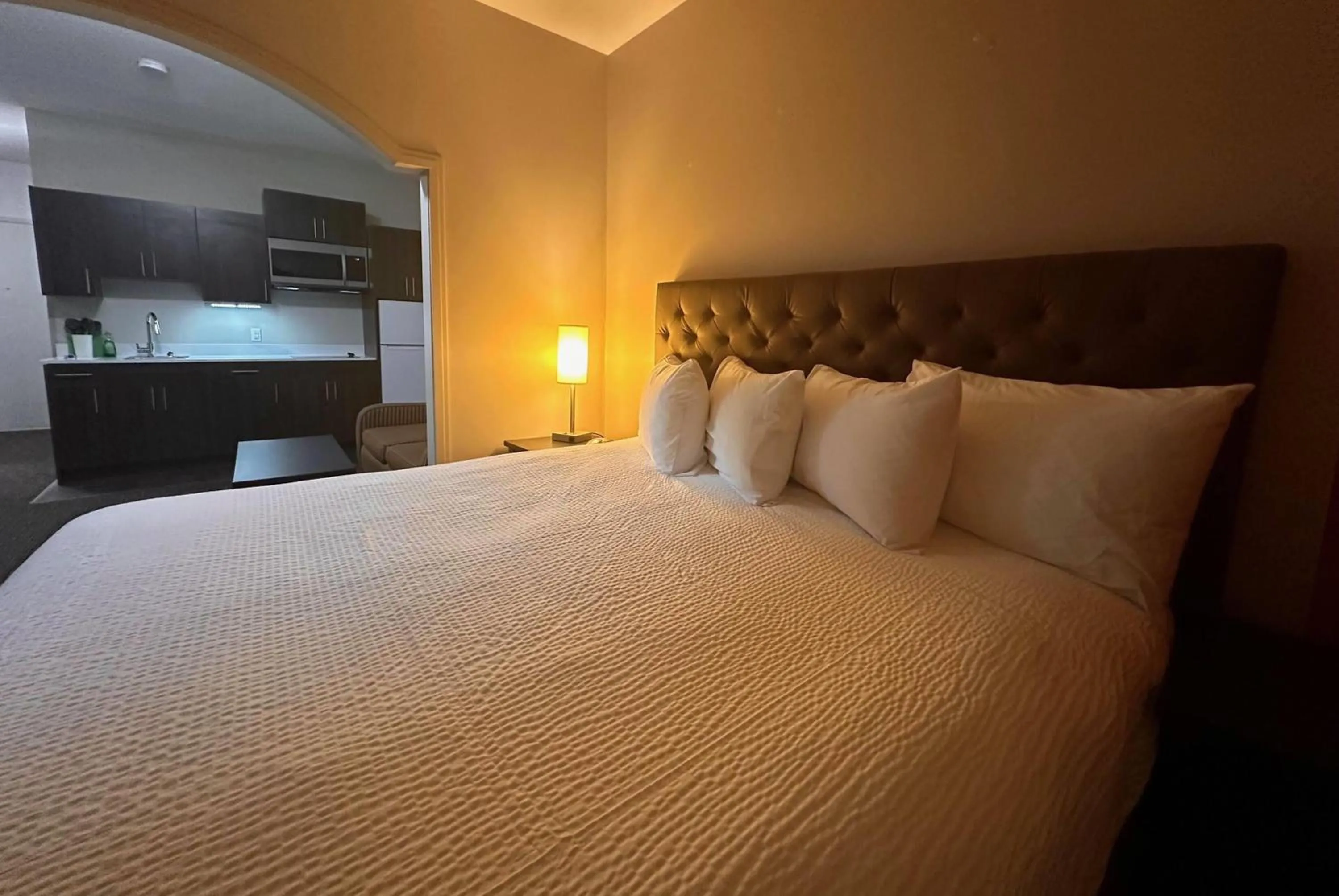 Photo of the whole room, Bed in Ramada by Wyndham Estevan