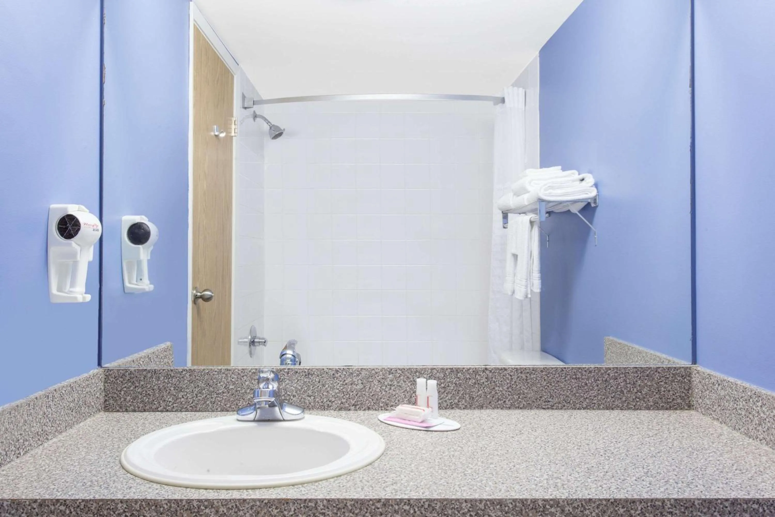 Bathroom in Super 8 by Wyndham Fort Frances