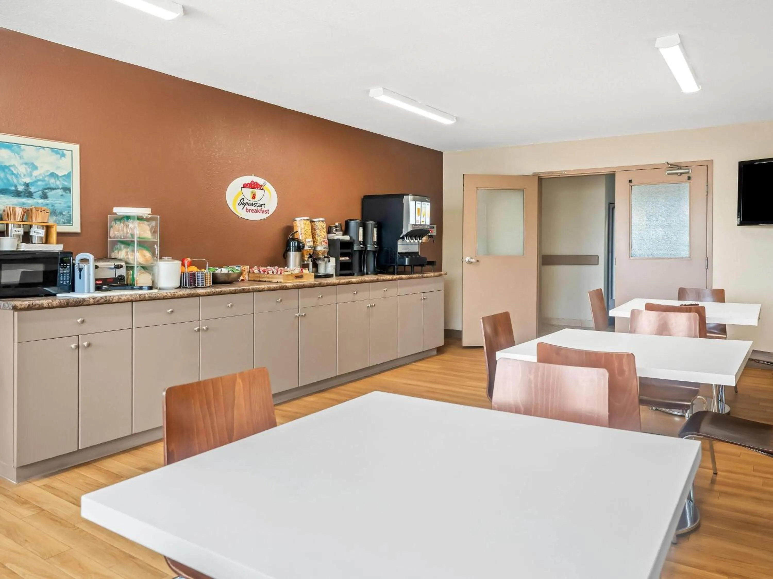 Restaurant/places to eat in Super 8 by Wyndham Meadow Lake