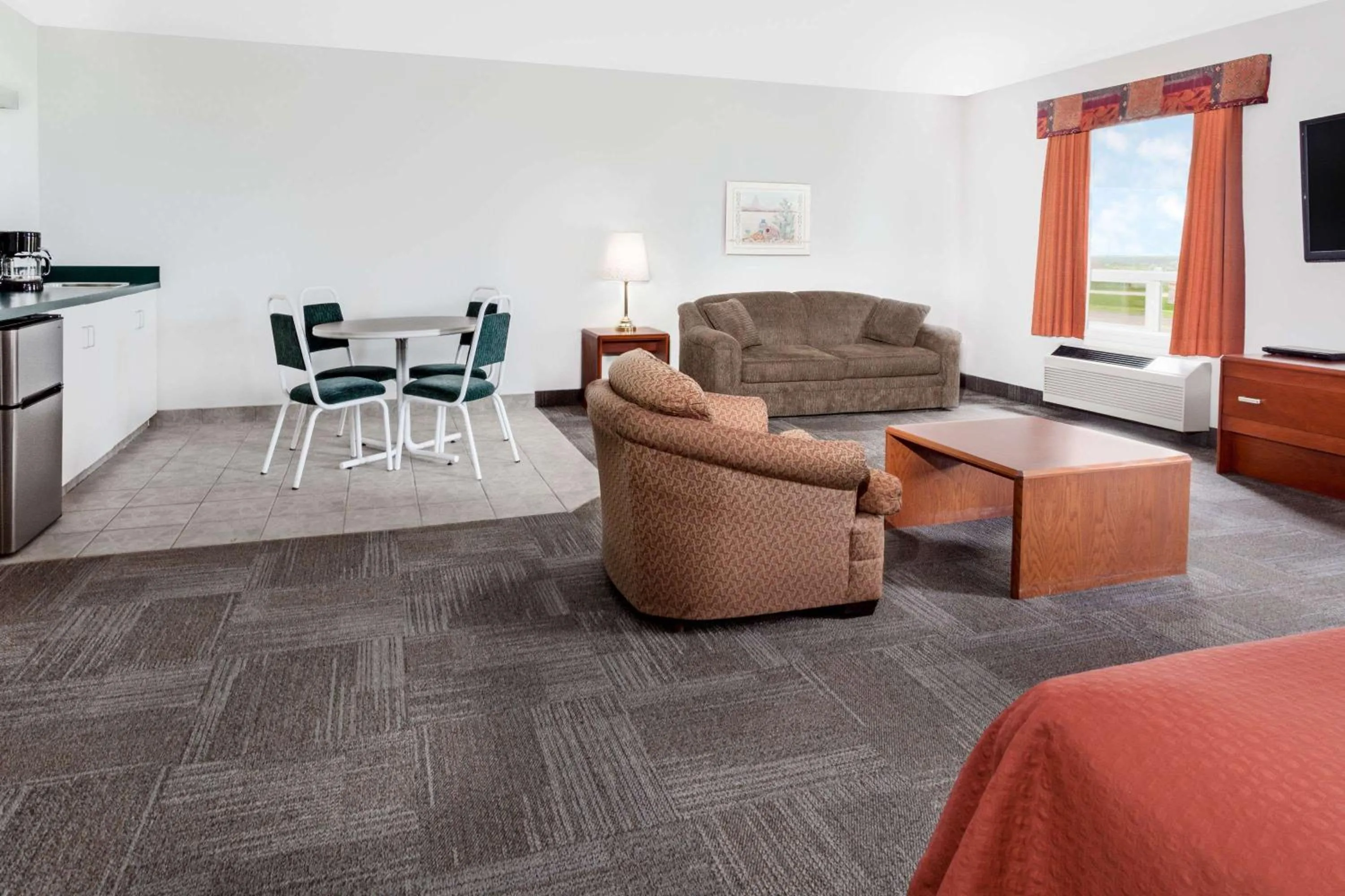 Photo of the whole room in Super 8 by Wyndham Morden