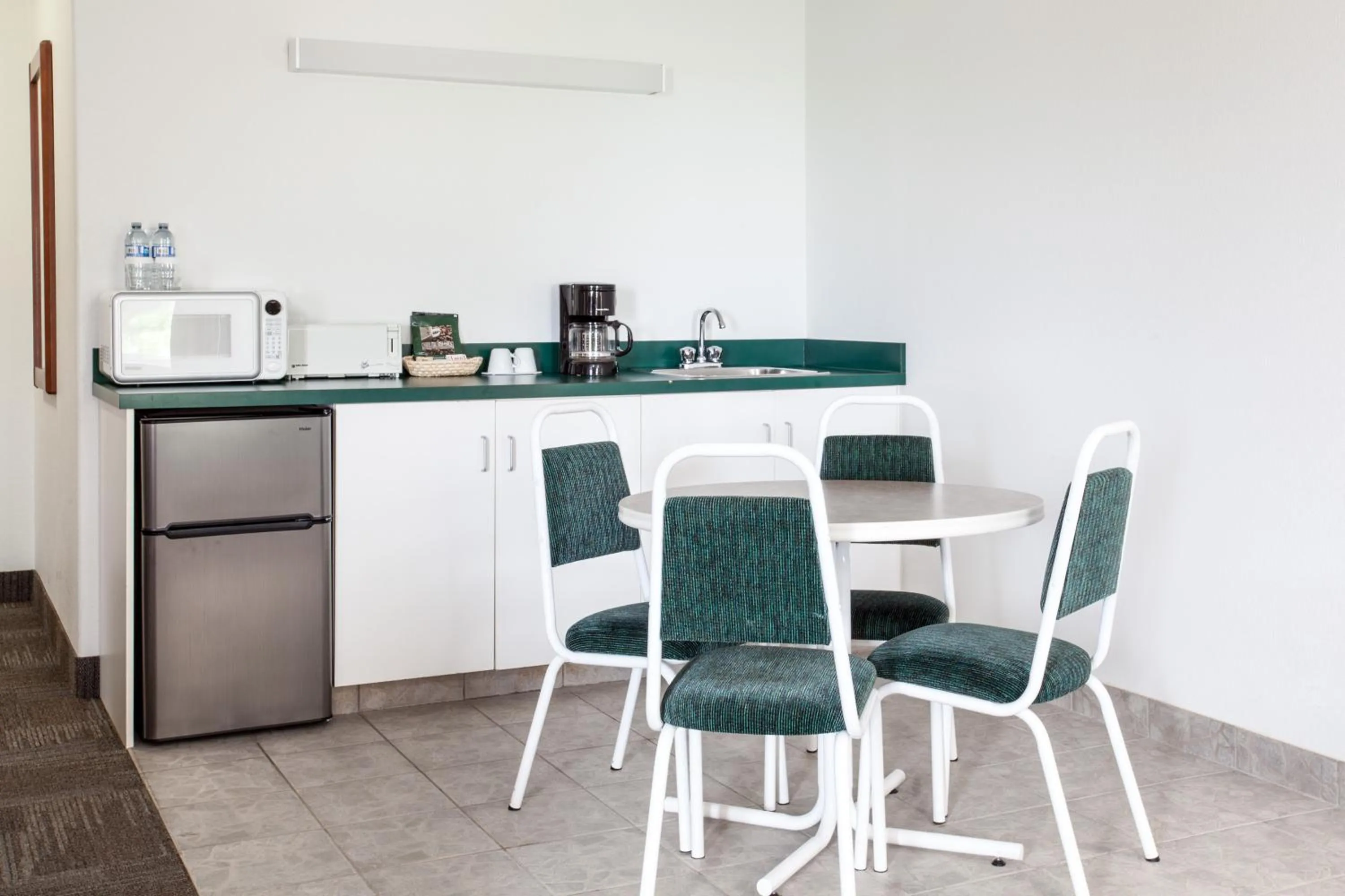 Super 8 by Wyndham Morden