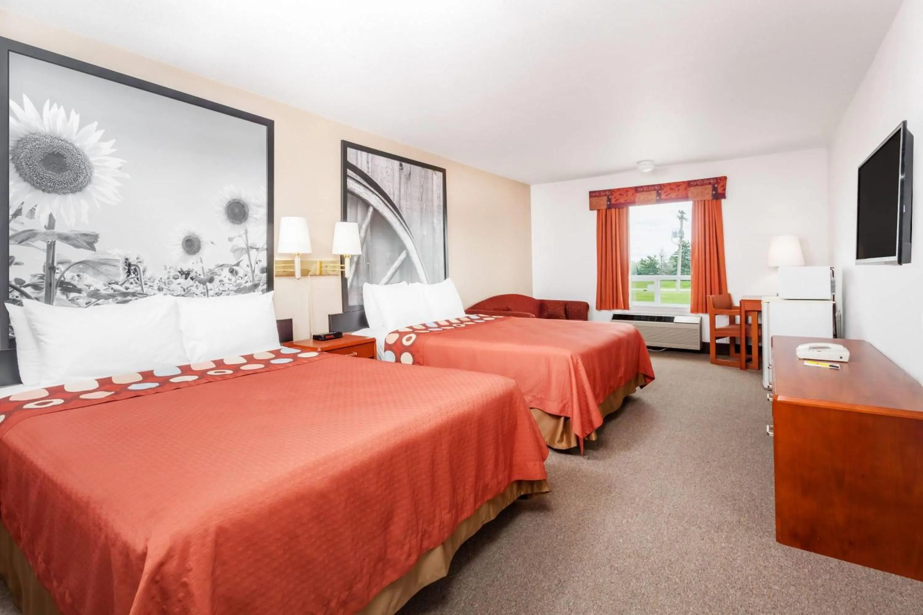 Photo of the whole room in Super 8 by Wyndham Morden