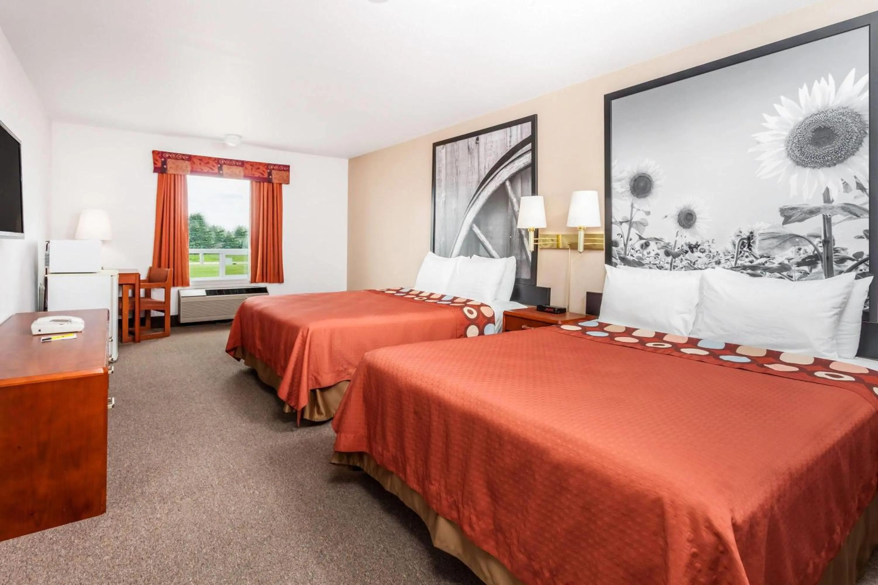 Photo of the whole room in Super 8 by Wyndham Morden