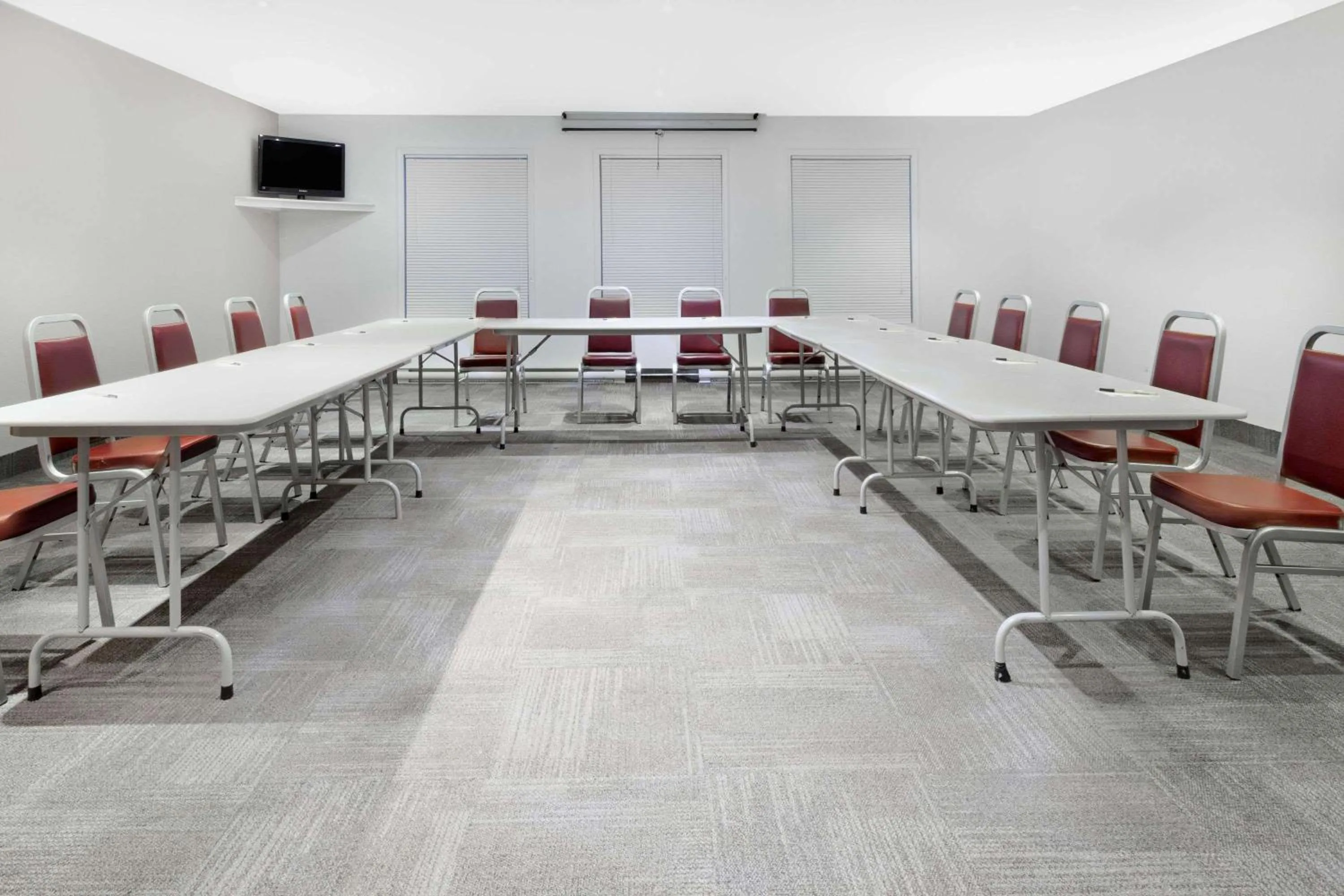 On site in Super 8 by Wyndham Morden