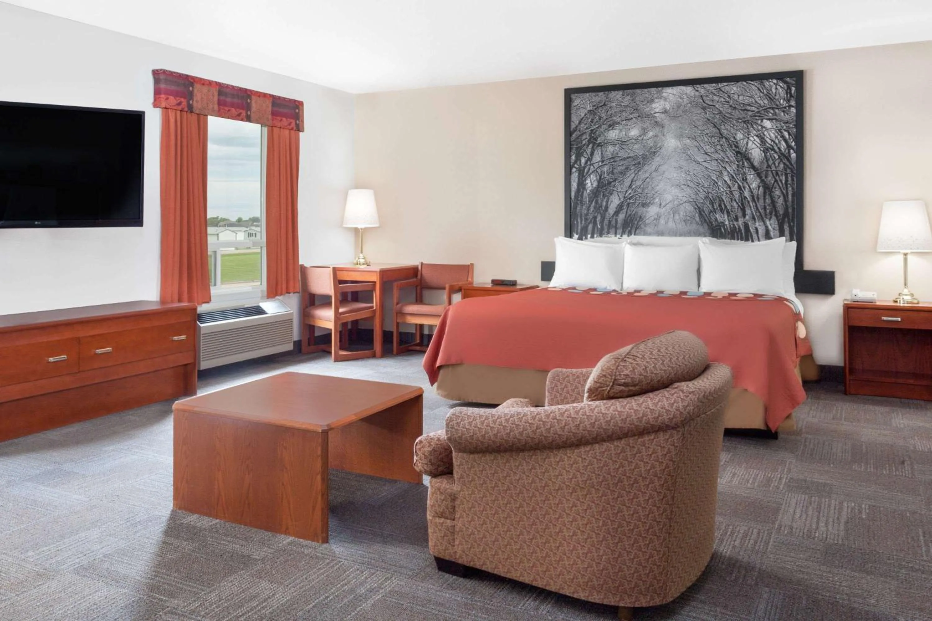 Photo of the whole room in Super 8 by Wyndham Morden