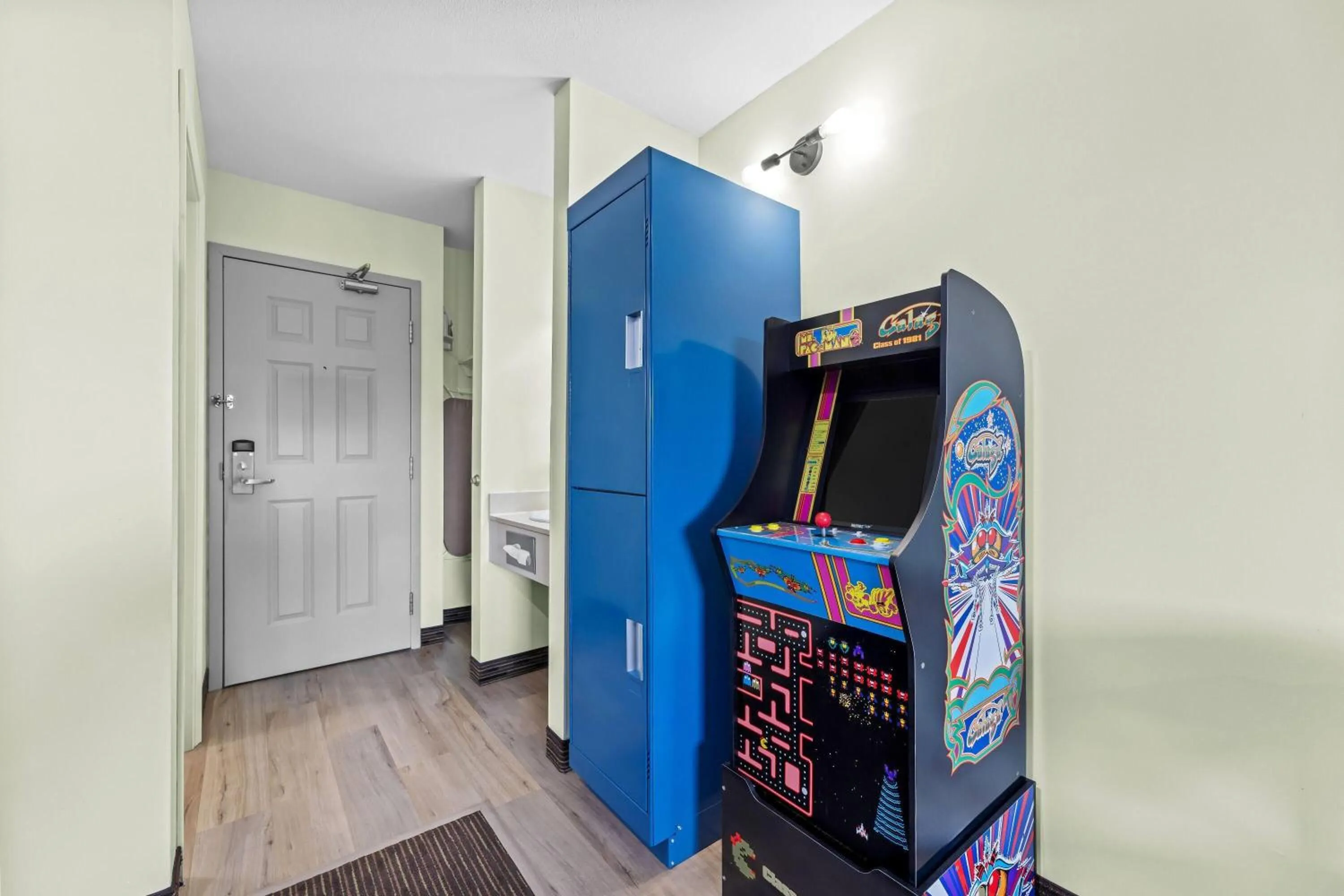 Photo of the whole room in Super 8 by Wyndham Saskatoon Near Saskatoon Airport