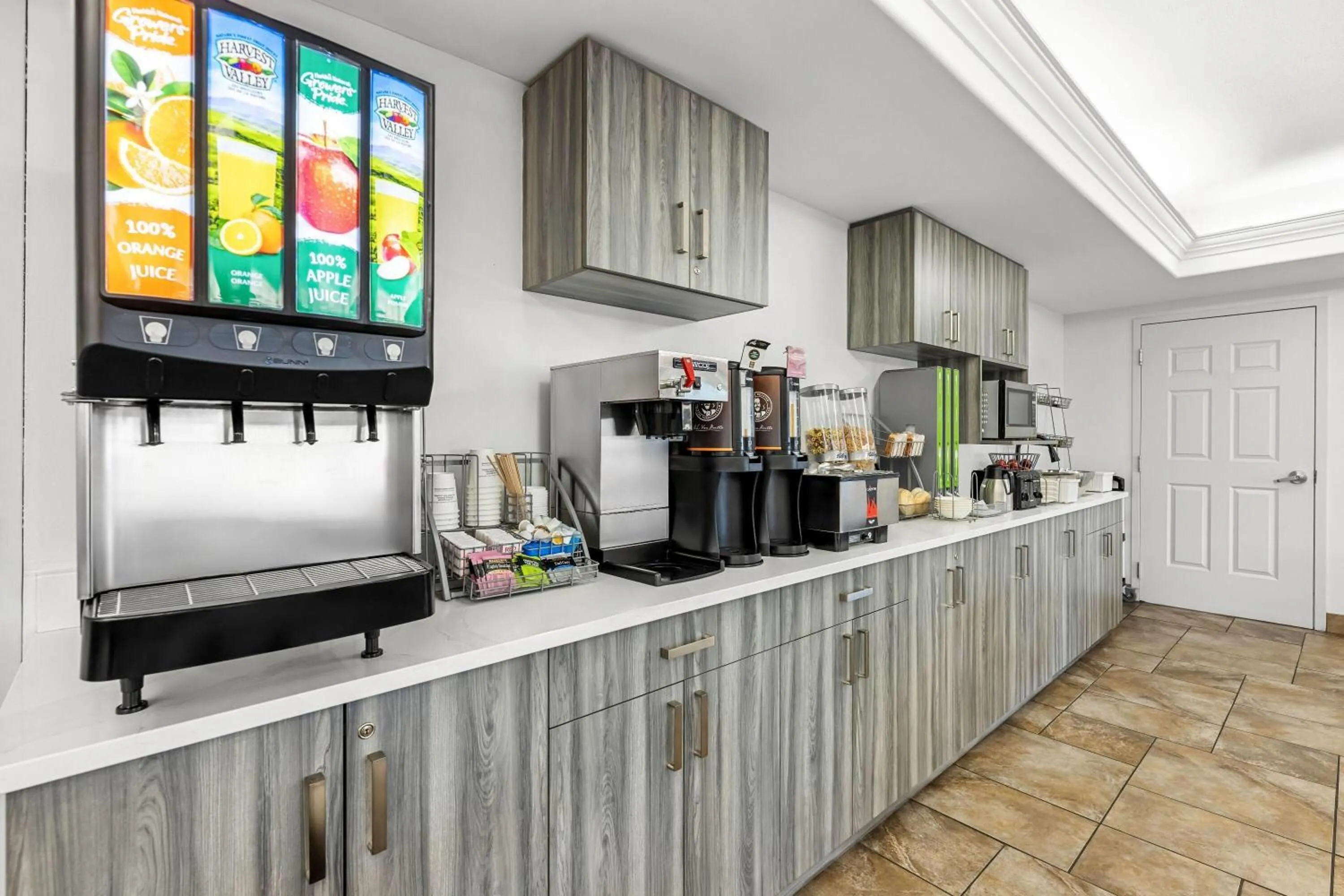 Restaurant/places to eat in Super 8 by Wyndham Saskatoon Near Saskatoon Airport