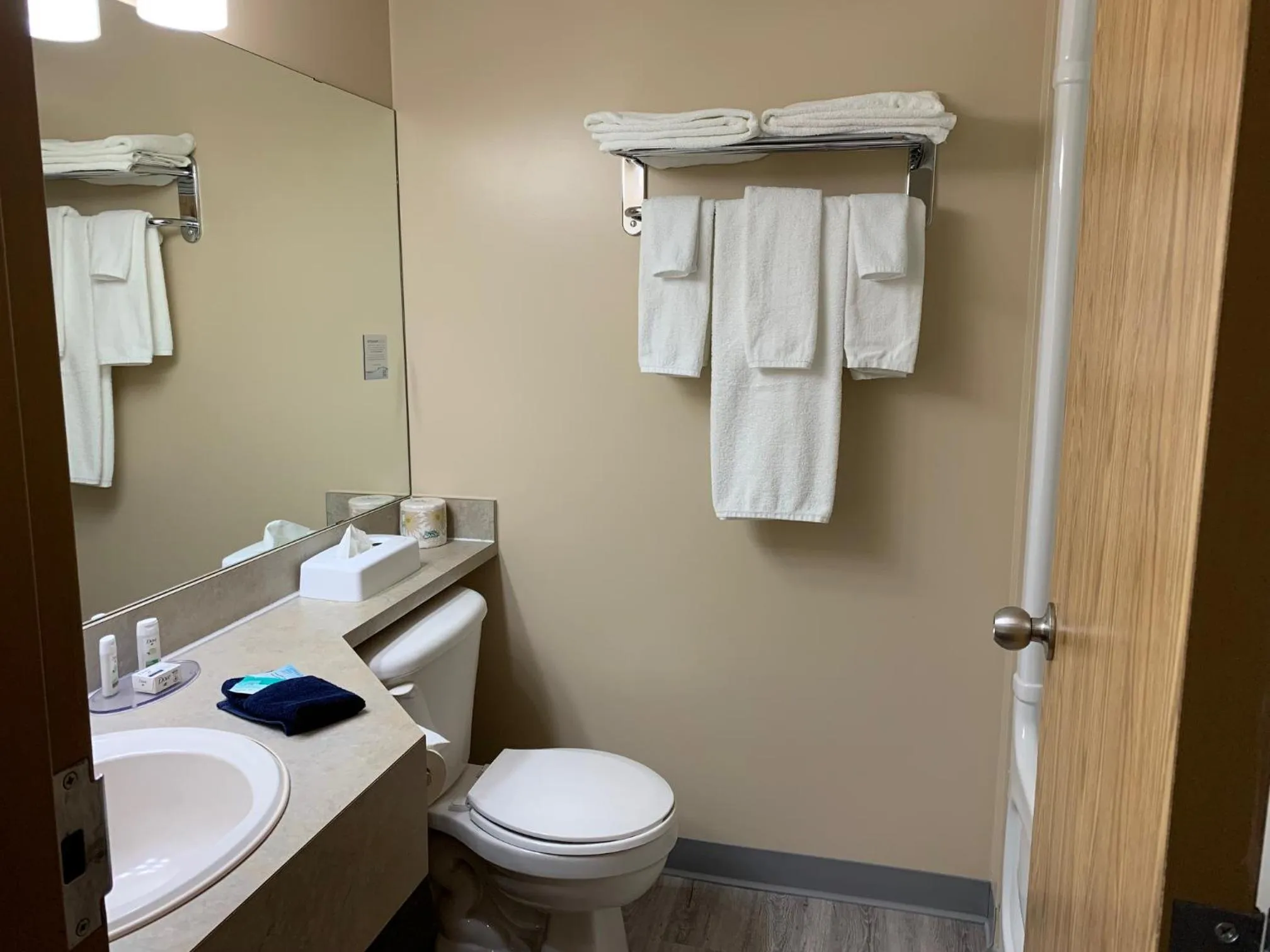 Bathroom in Super 8 by Wyndham Swan River MB