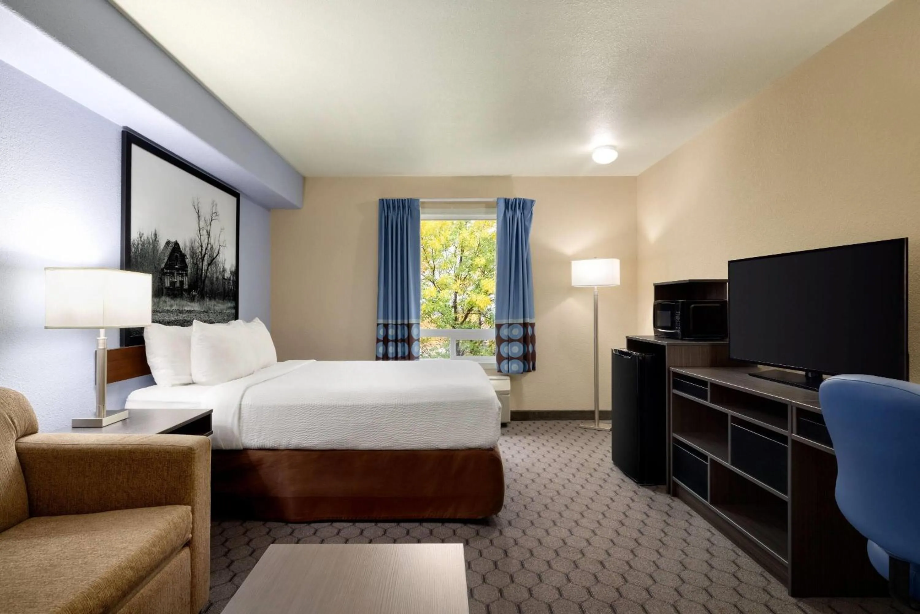 Photo of the whole room, Bed in Super 8 by Wyndham Swan River MB