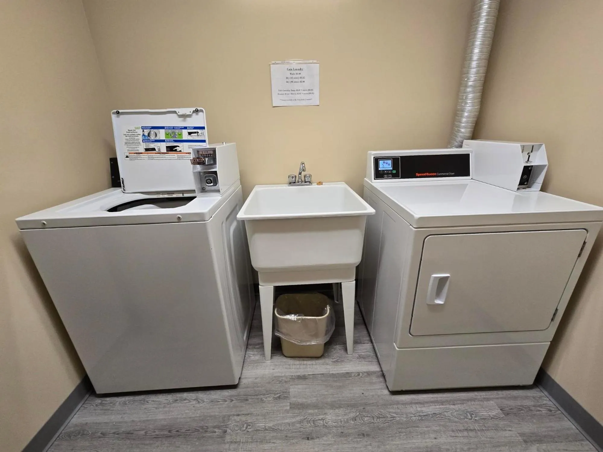 laundry in Super 8 by Wyndham Swan River MB