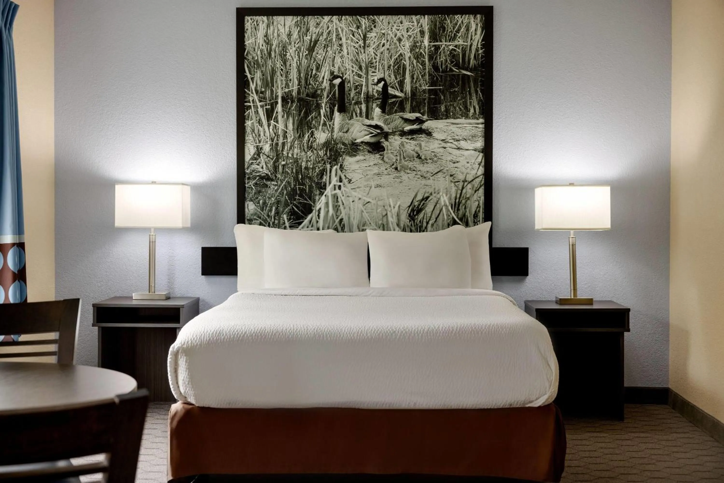 Photo of the whole room, Bed in Super 8 by Wyndham Swan River MB