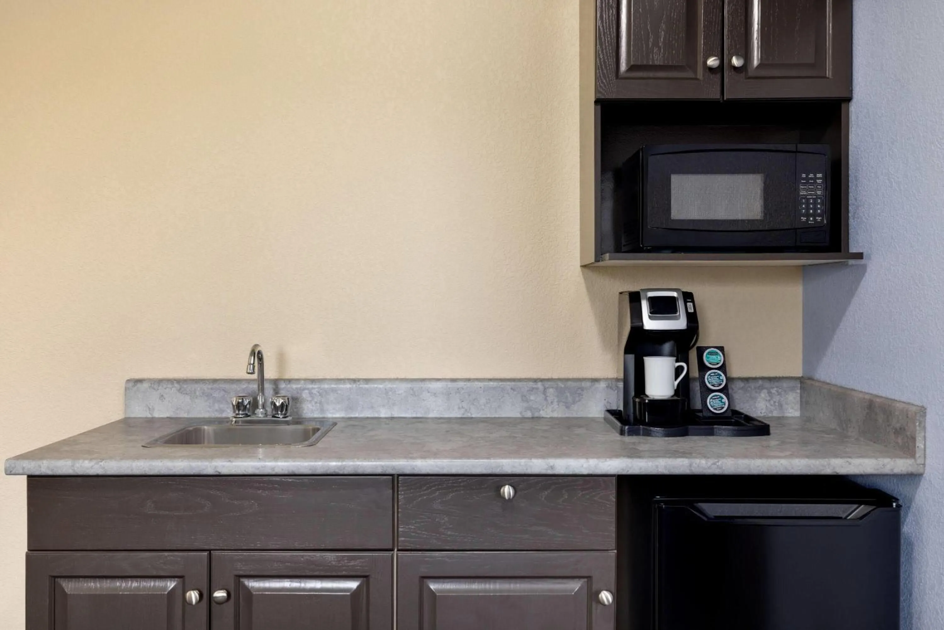 Photo of the whole room in Super 8 by Wyndham Swan River MB