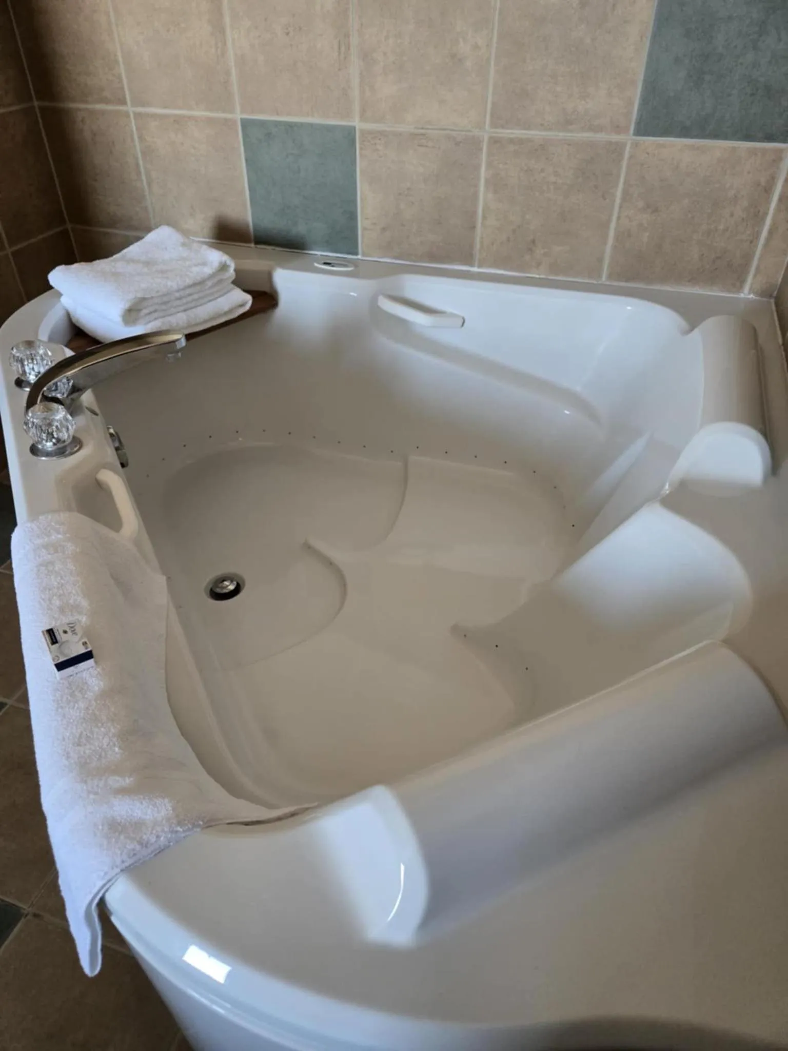 Bath in Super 8 by Wyndham Swan River MB