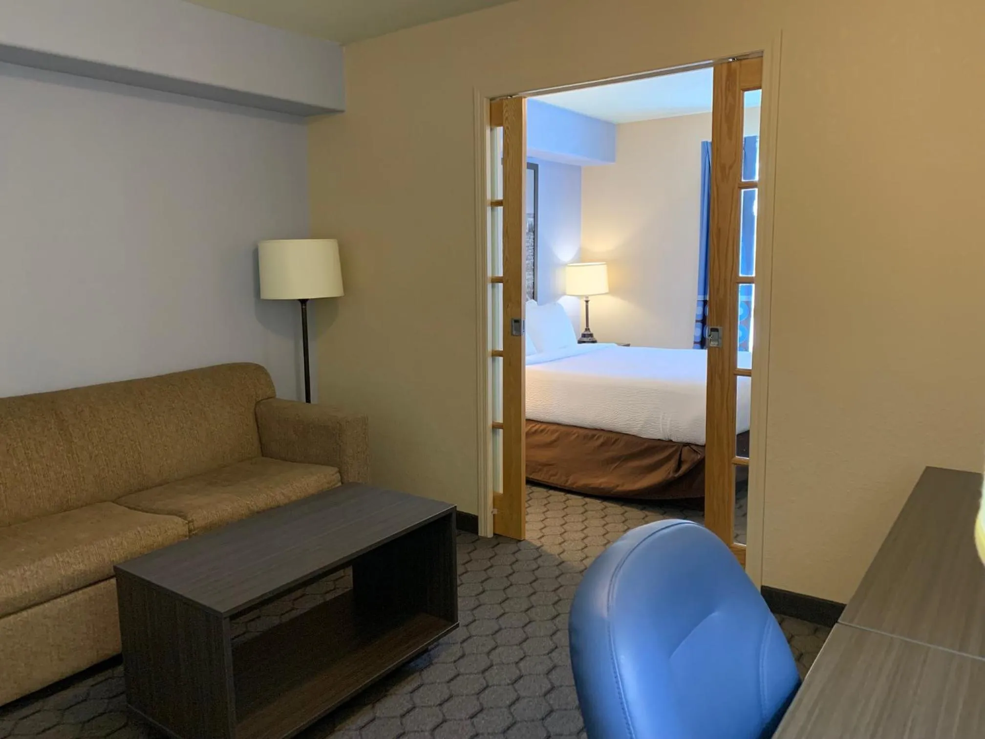 Photo of the whole room, Bed in Super 8 by Wyndham Swan River MB