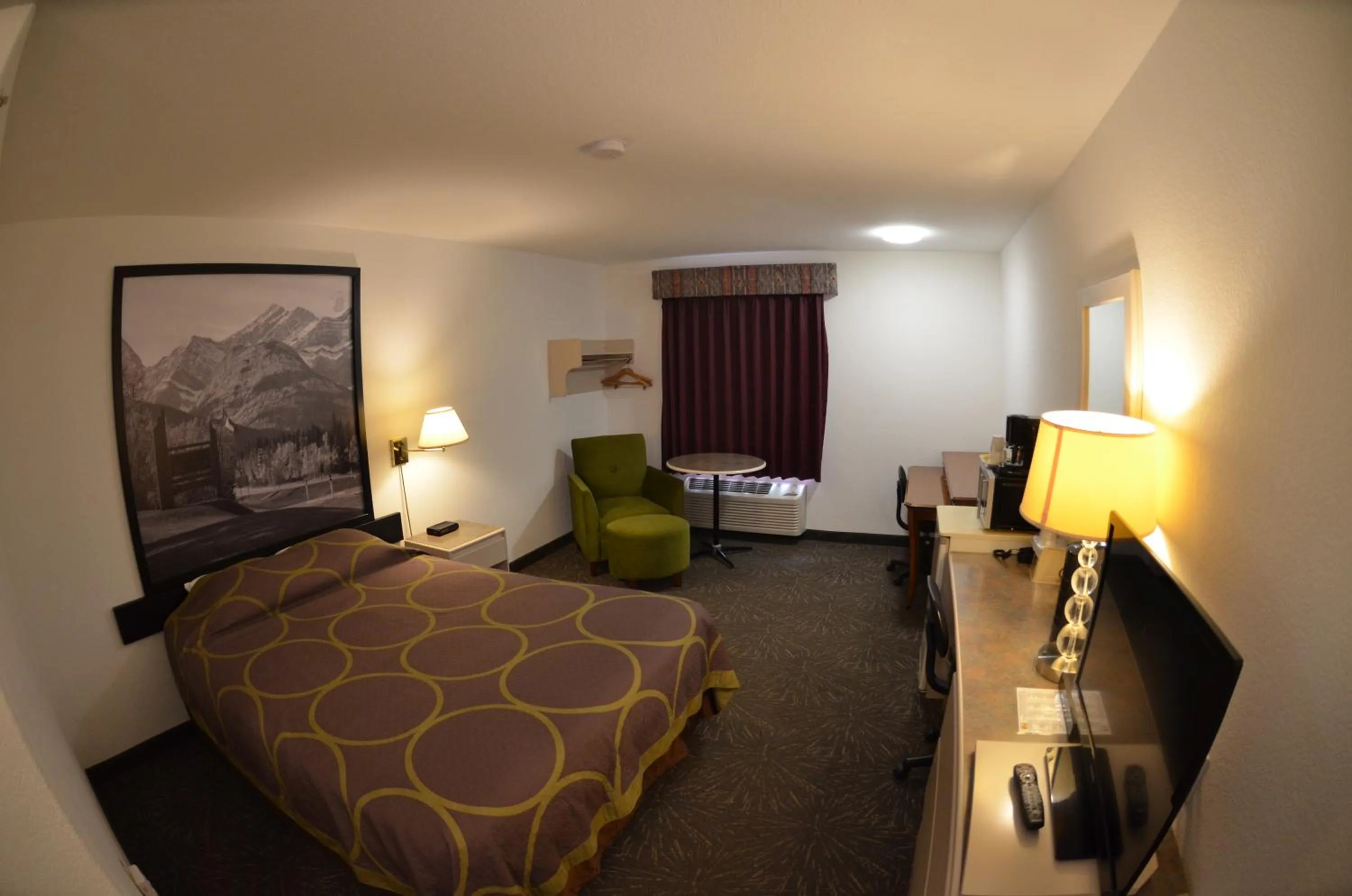 Queen Room - Second Floor/Non-Smoking in Super 8 by Wyndham Taber AB