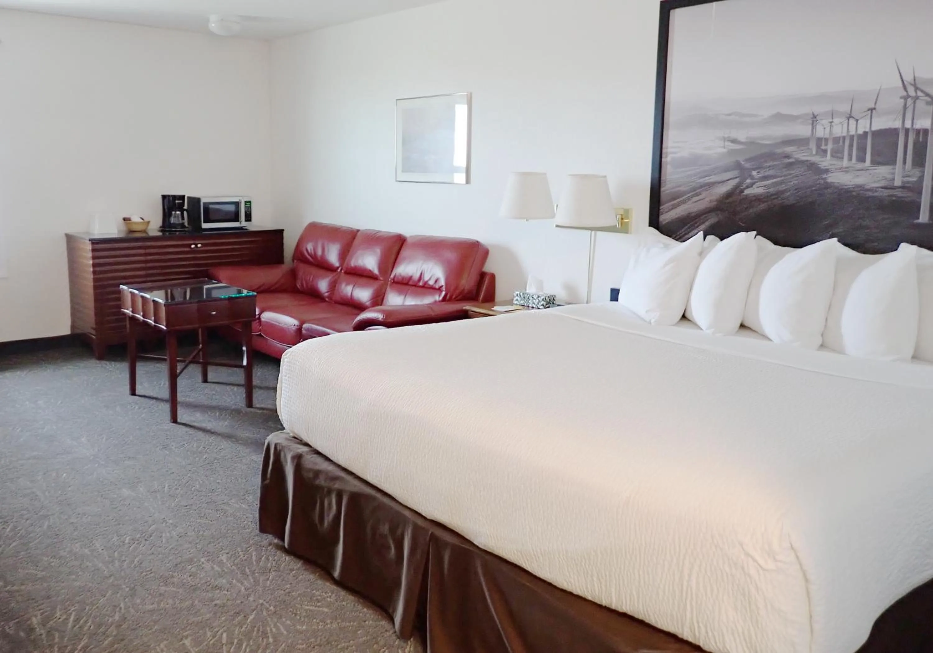 Bedroom, Bed in Days Inn by Wyndham Taber