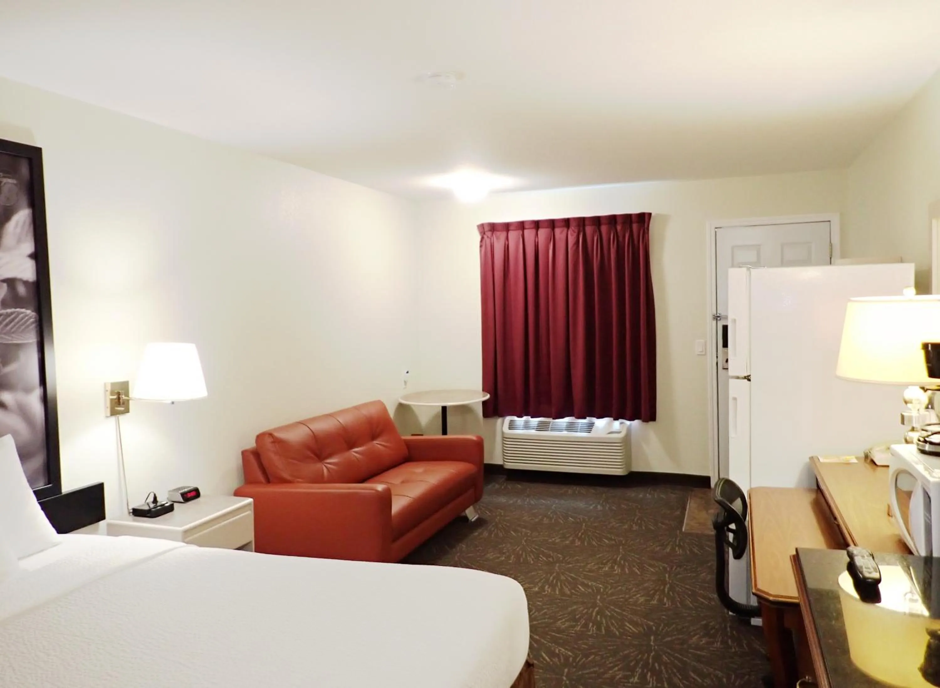 Bed in Days Inn by Wyndham Taber