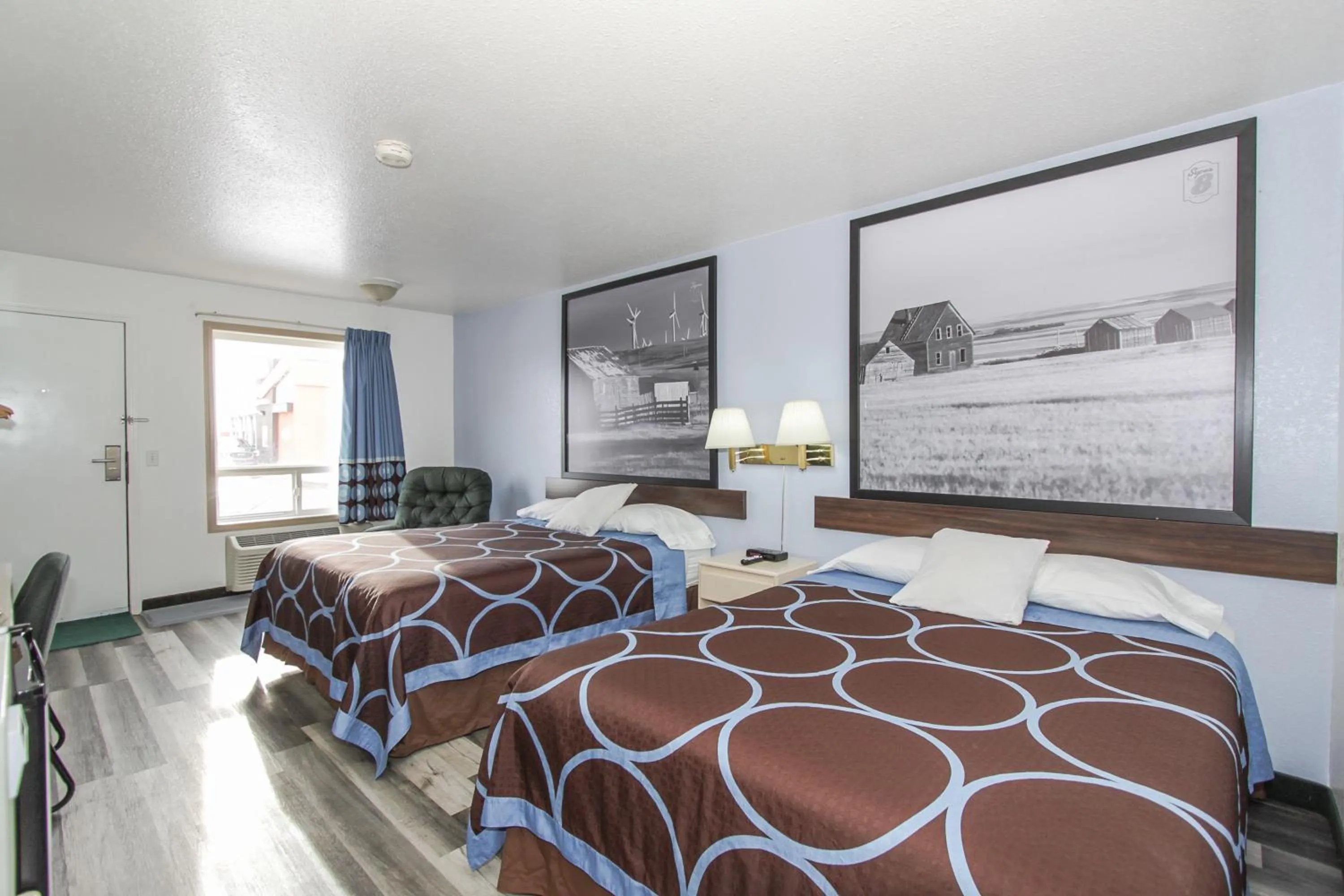 Bed in Super 8 by Wyndham Three Hills AB