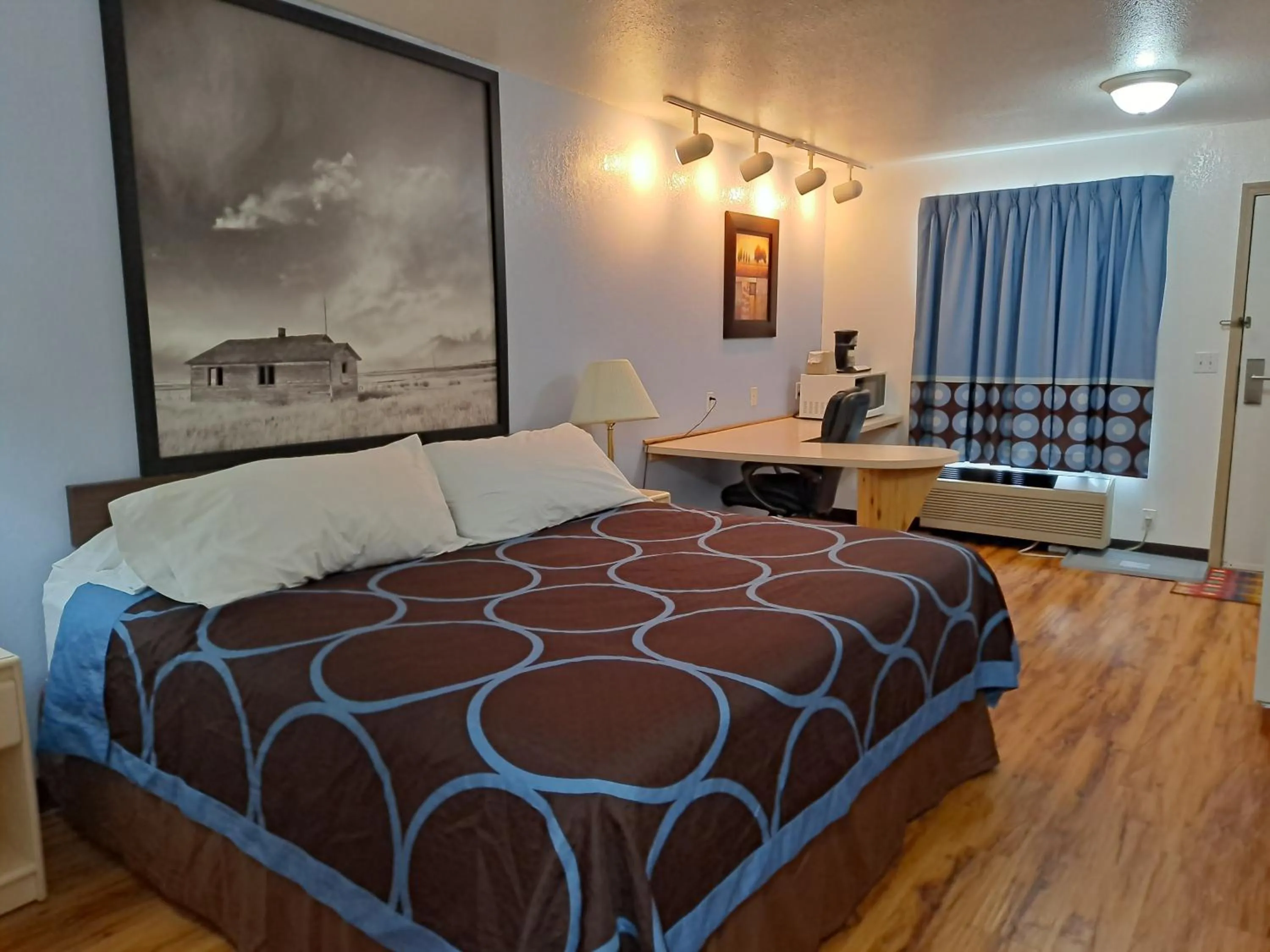 Bed in Super 8 by Wyndham Three Hills AB