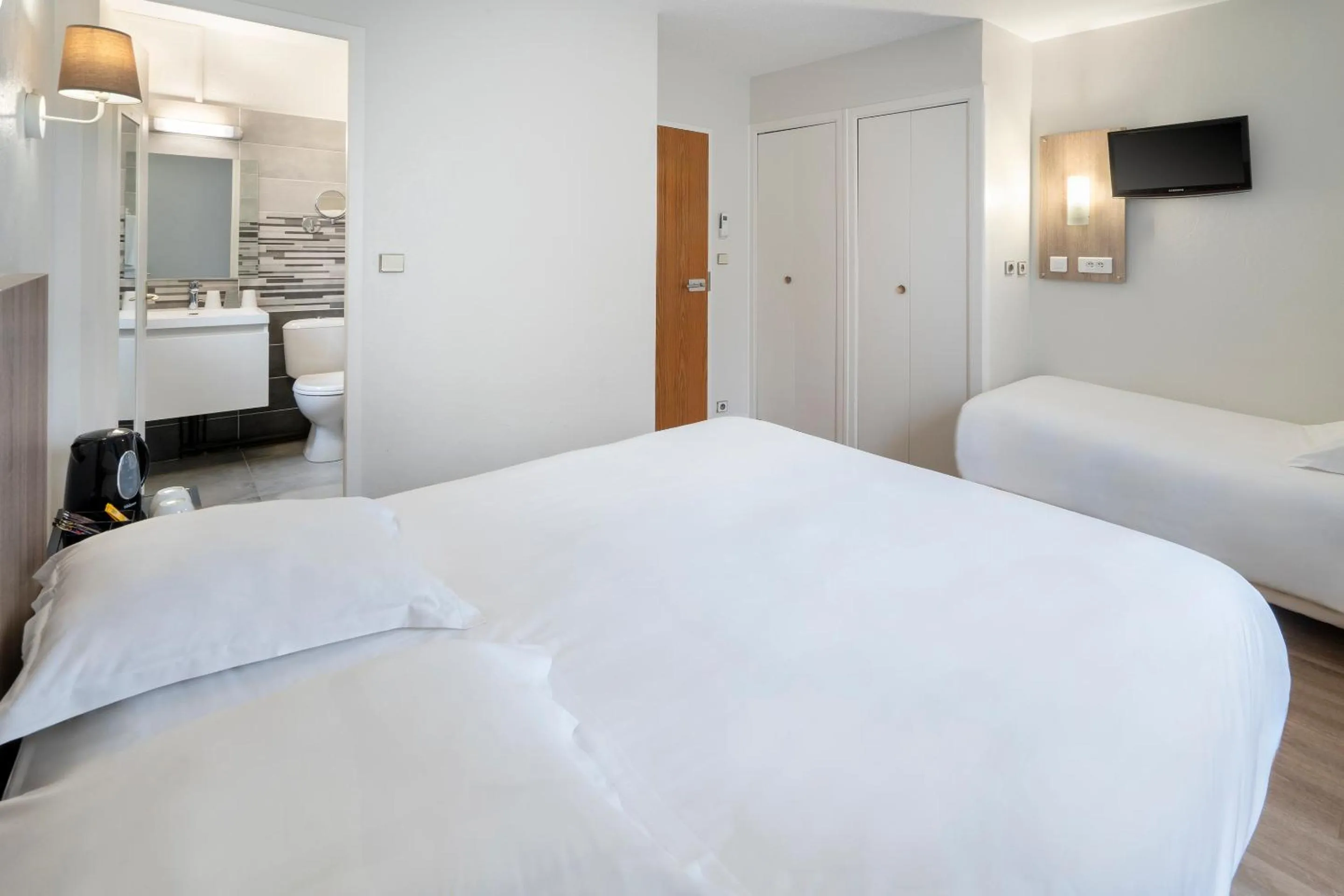 Bed in Sure Hotel by Best Western Saintes