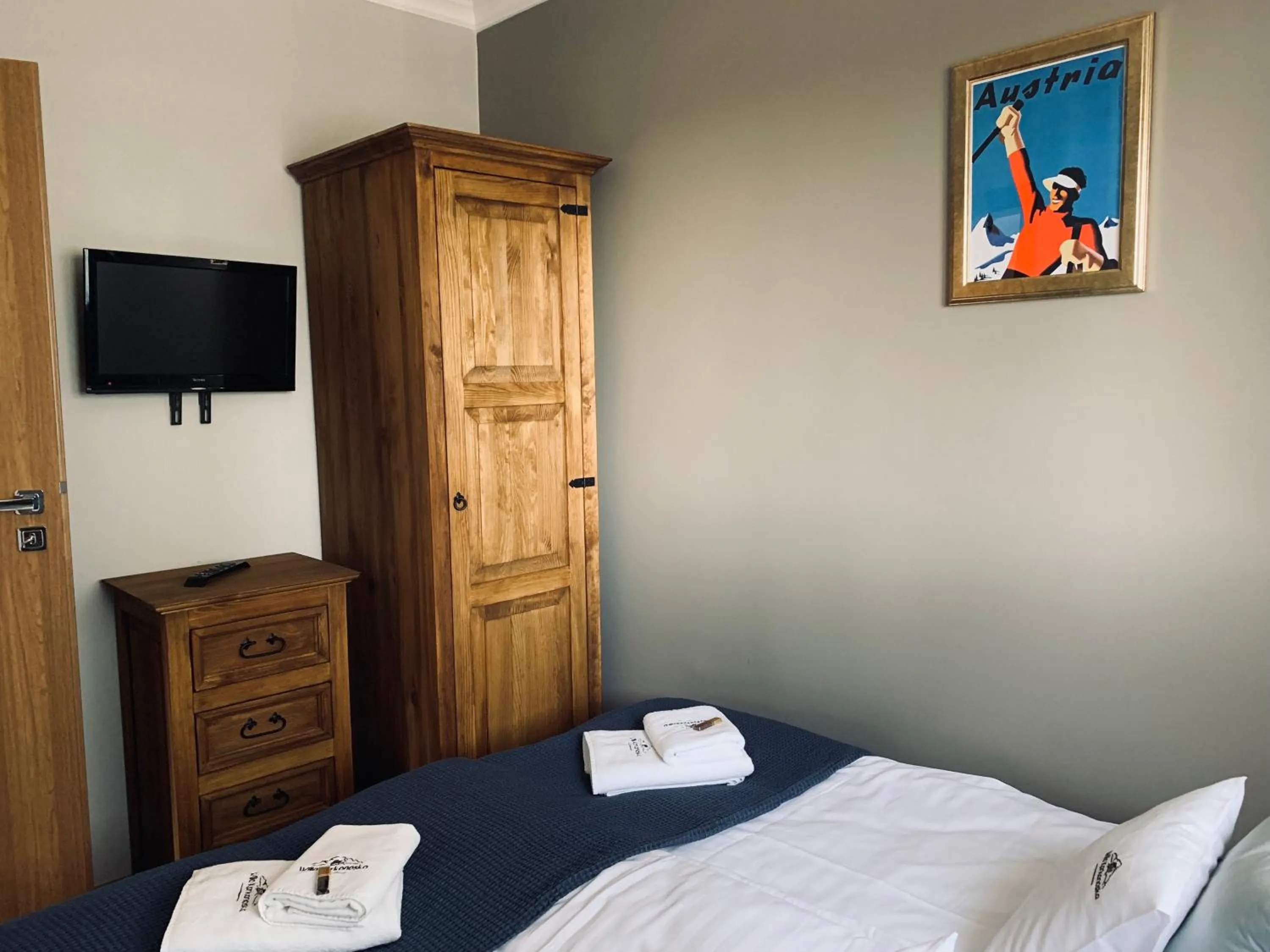 Photo of the whole room, Bed in Willa Karkonoska