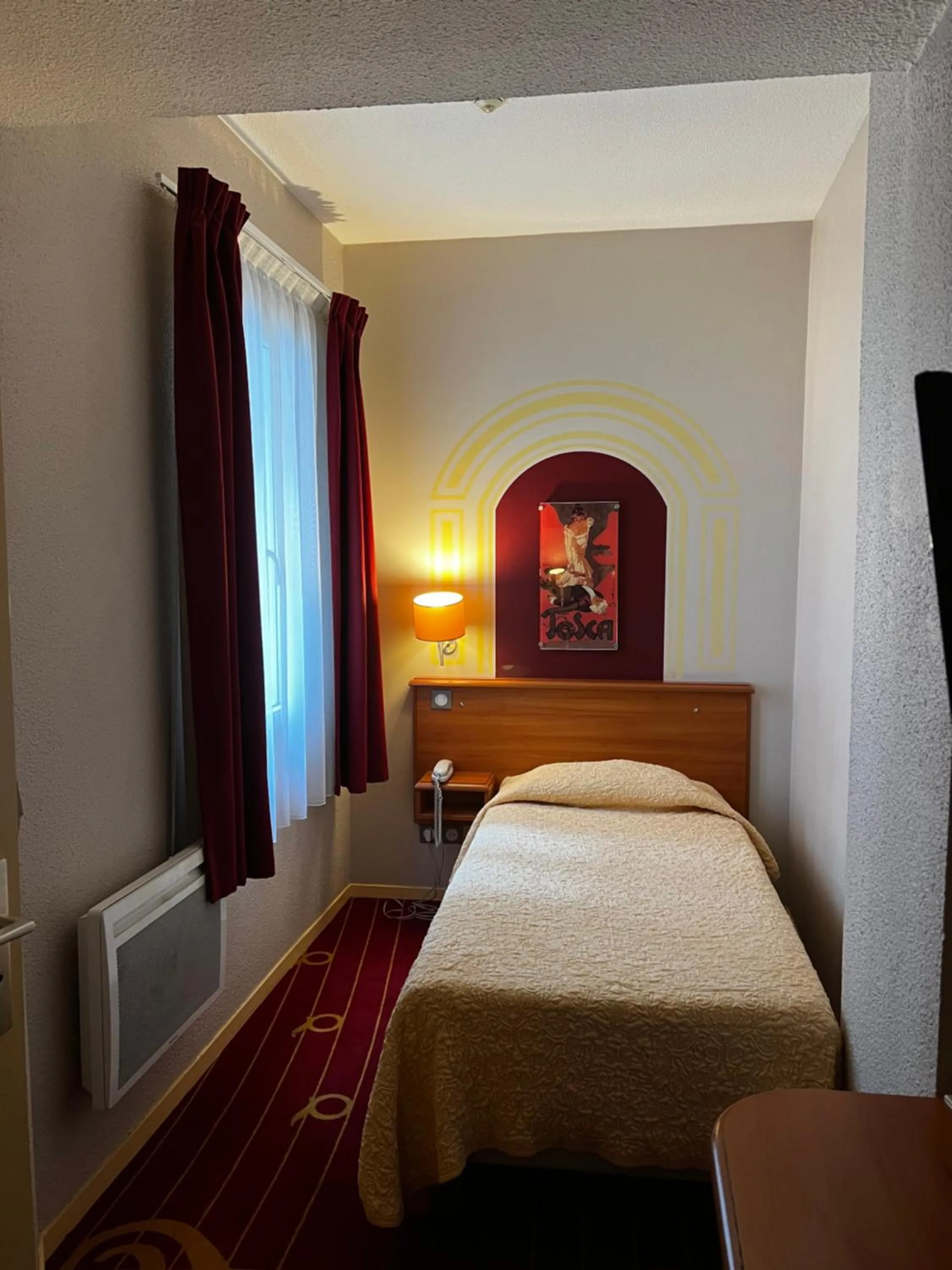 Bed in Hotel de L'Opéra