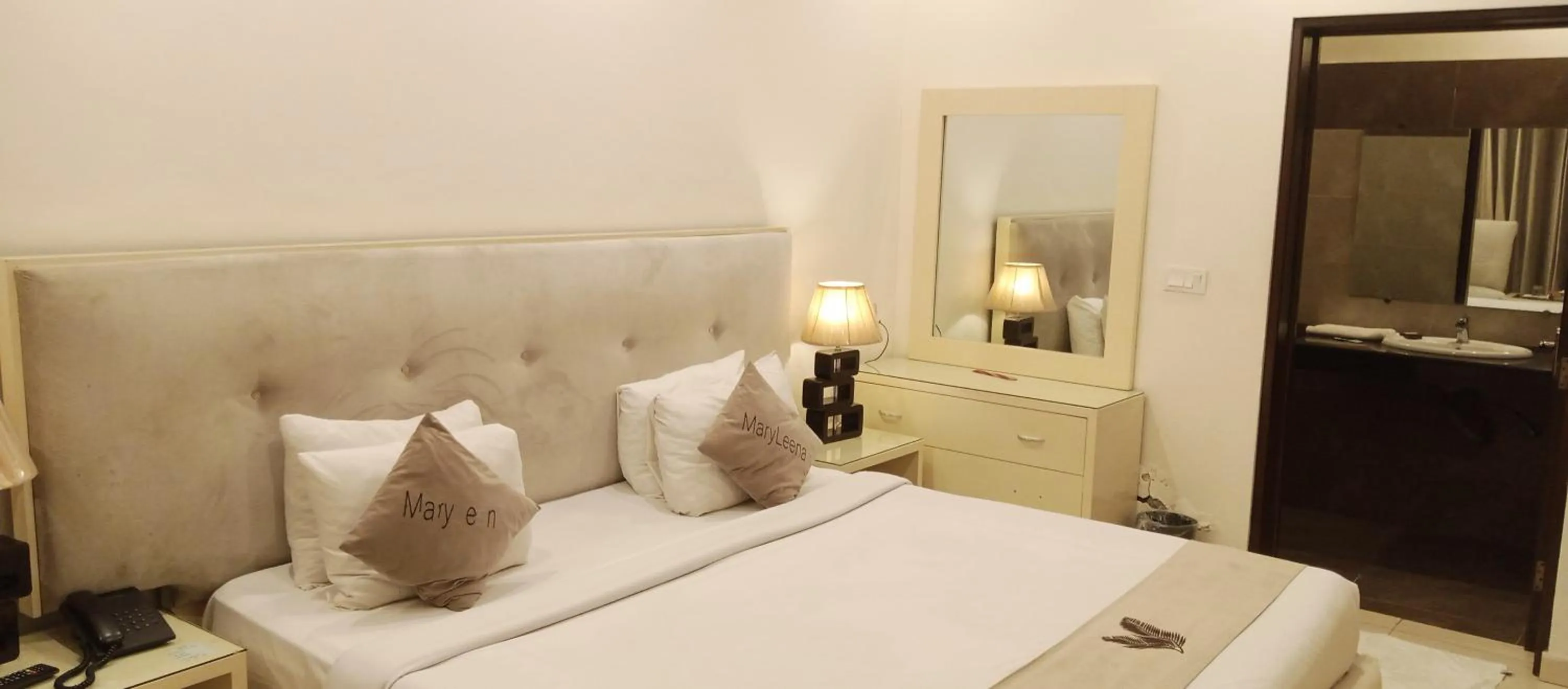 Bedroom, Bed in MaryLeena Hotel Gulberg